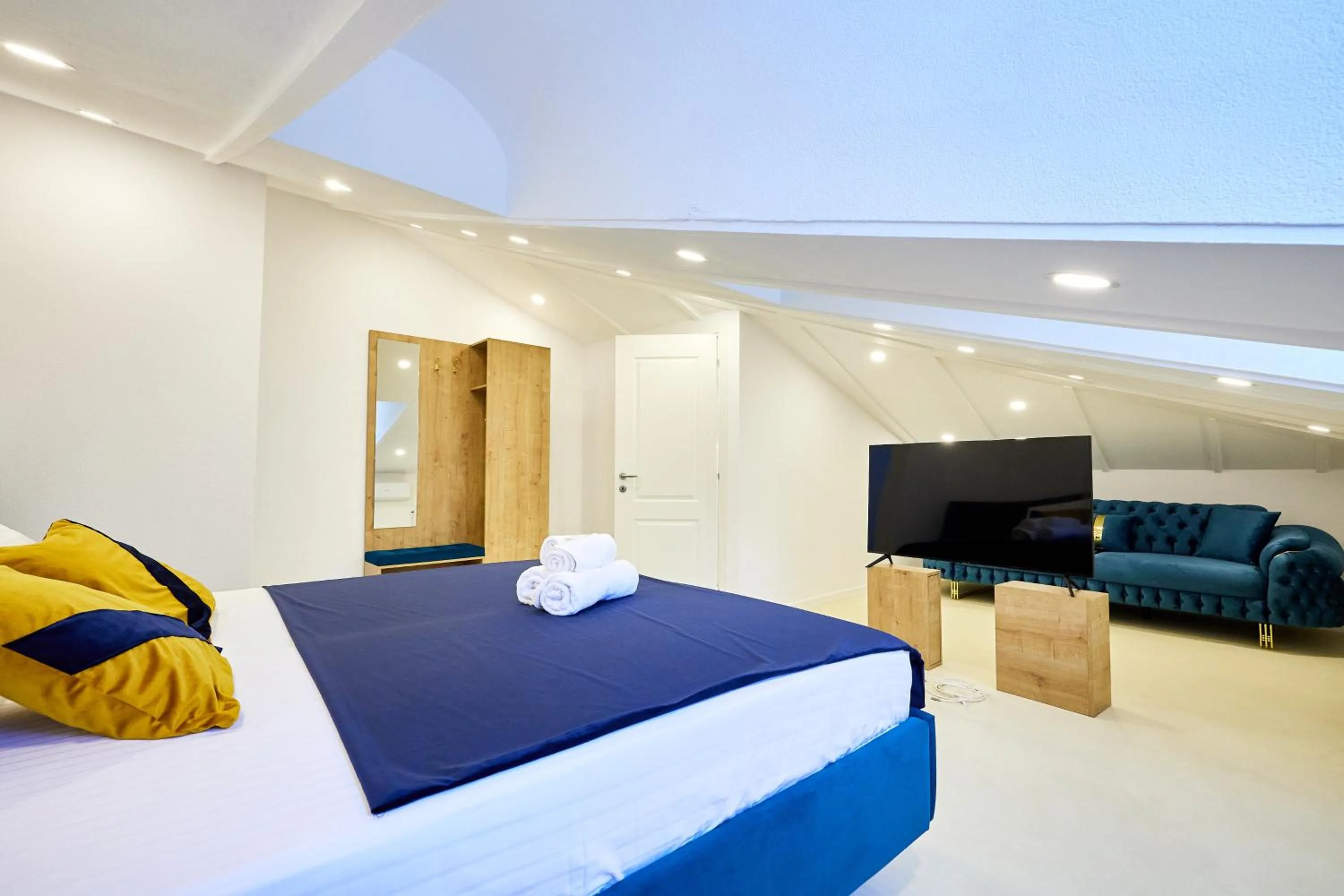 Deluxe King Suite in Carol Park View