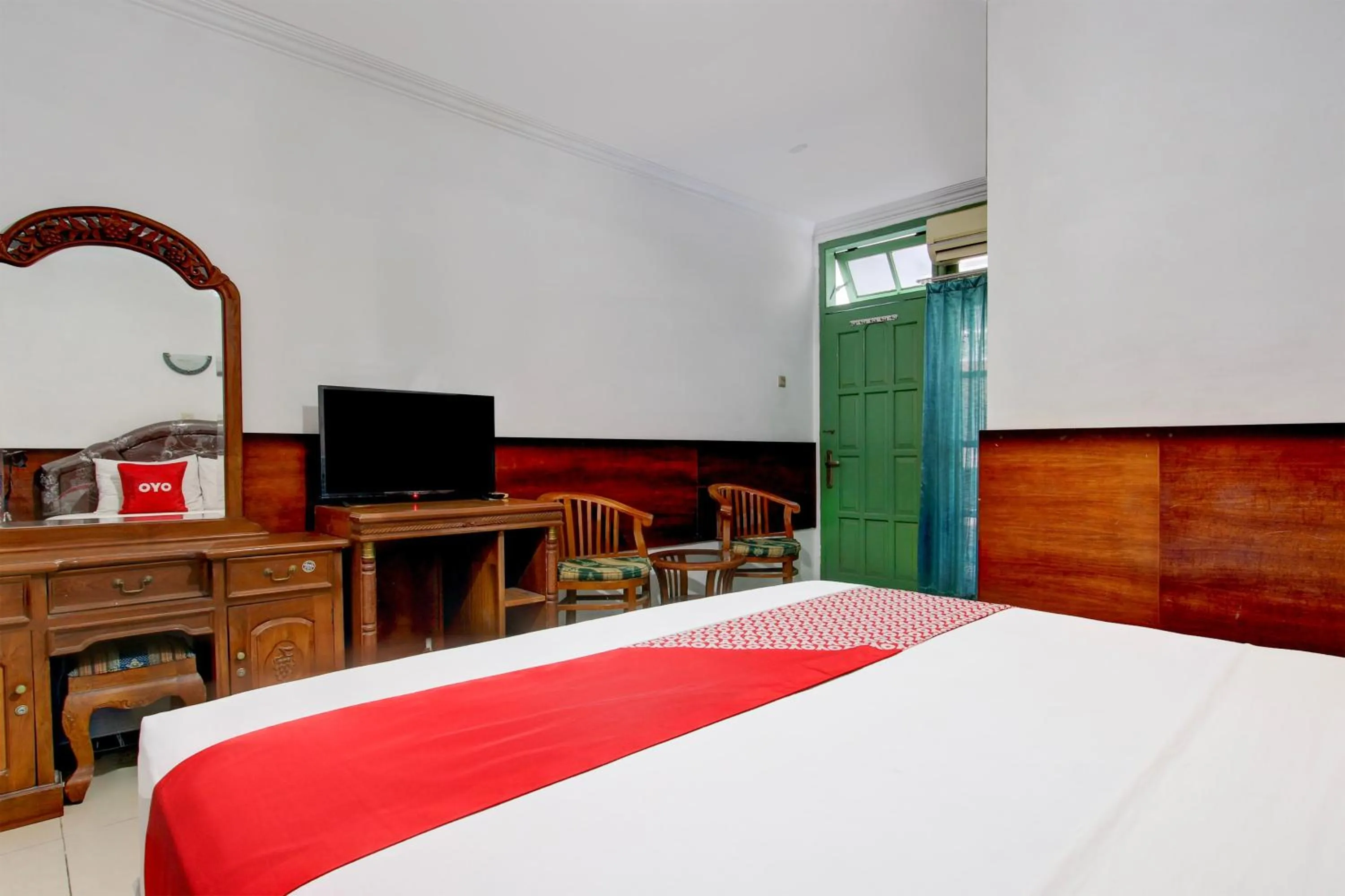 Deluxe Double Room in Hotel O Gurita