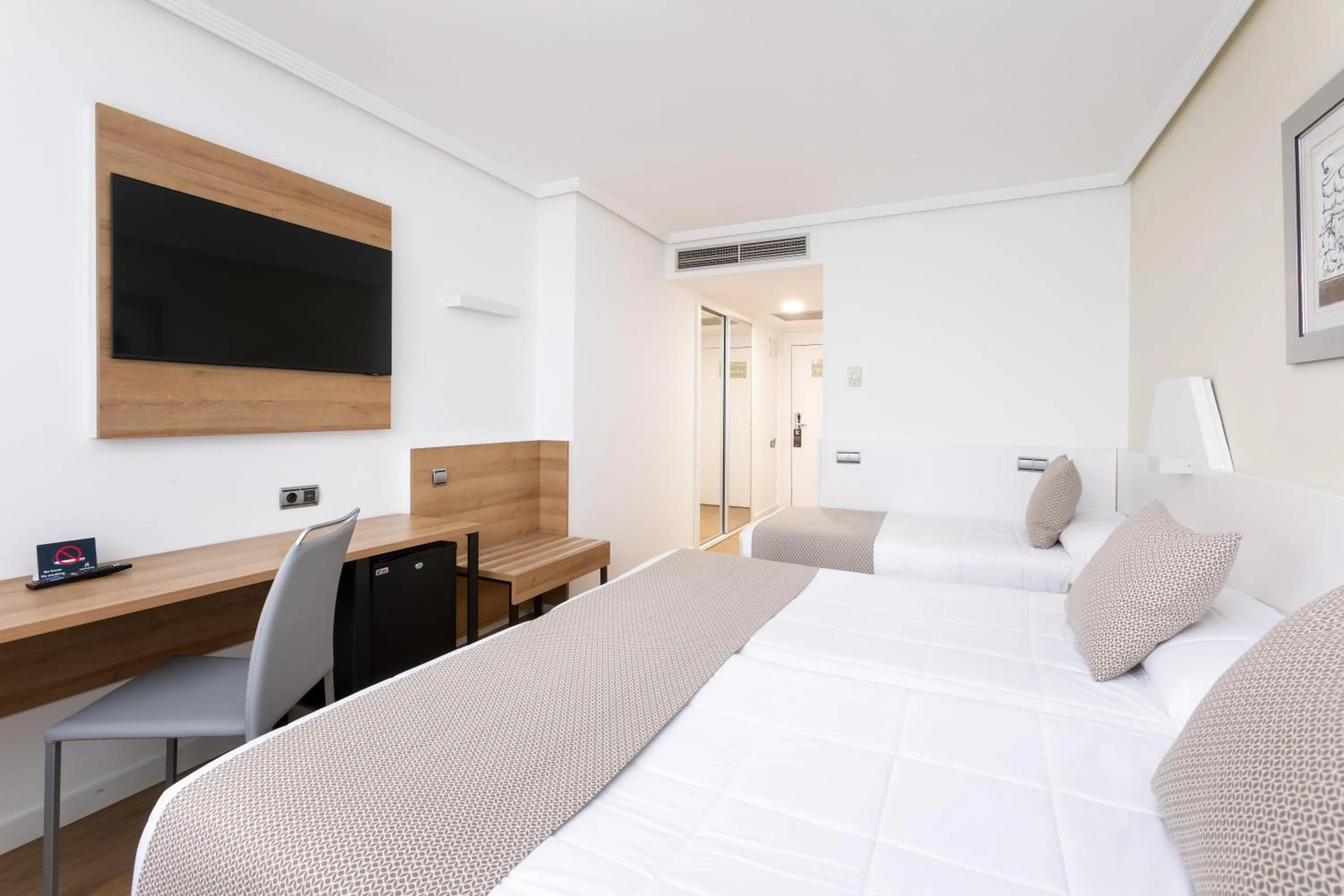 URBAN TRIPLE Room in Alexandre FrontAir Congress