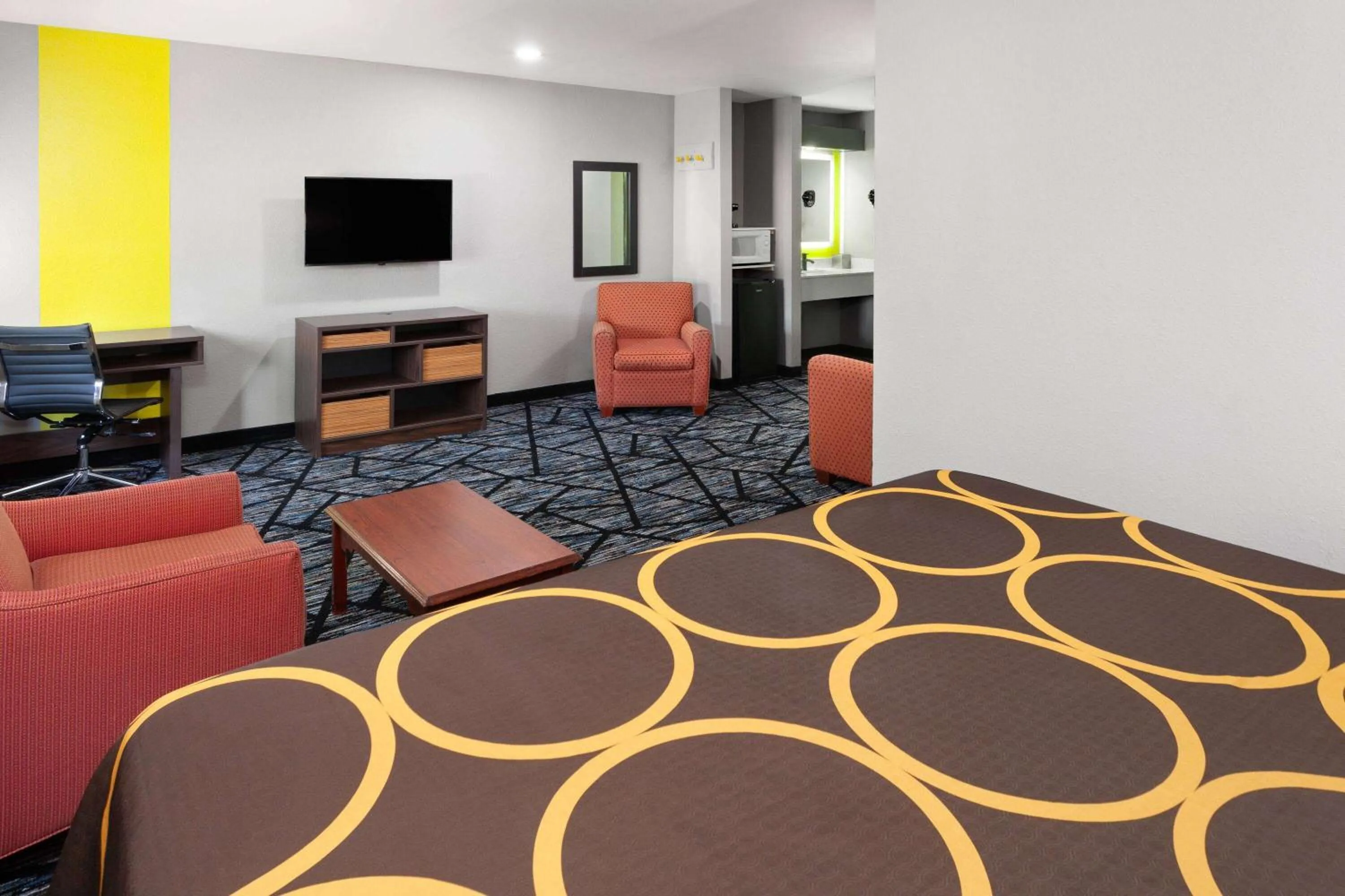 Studio King Suite - Non-Smoking in Super 8 by Wyndham Olney