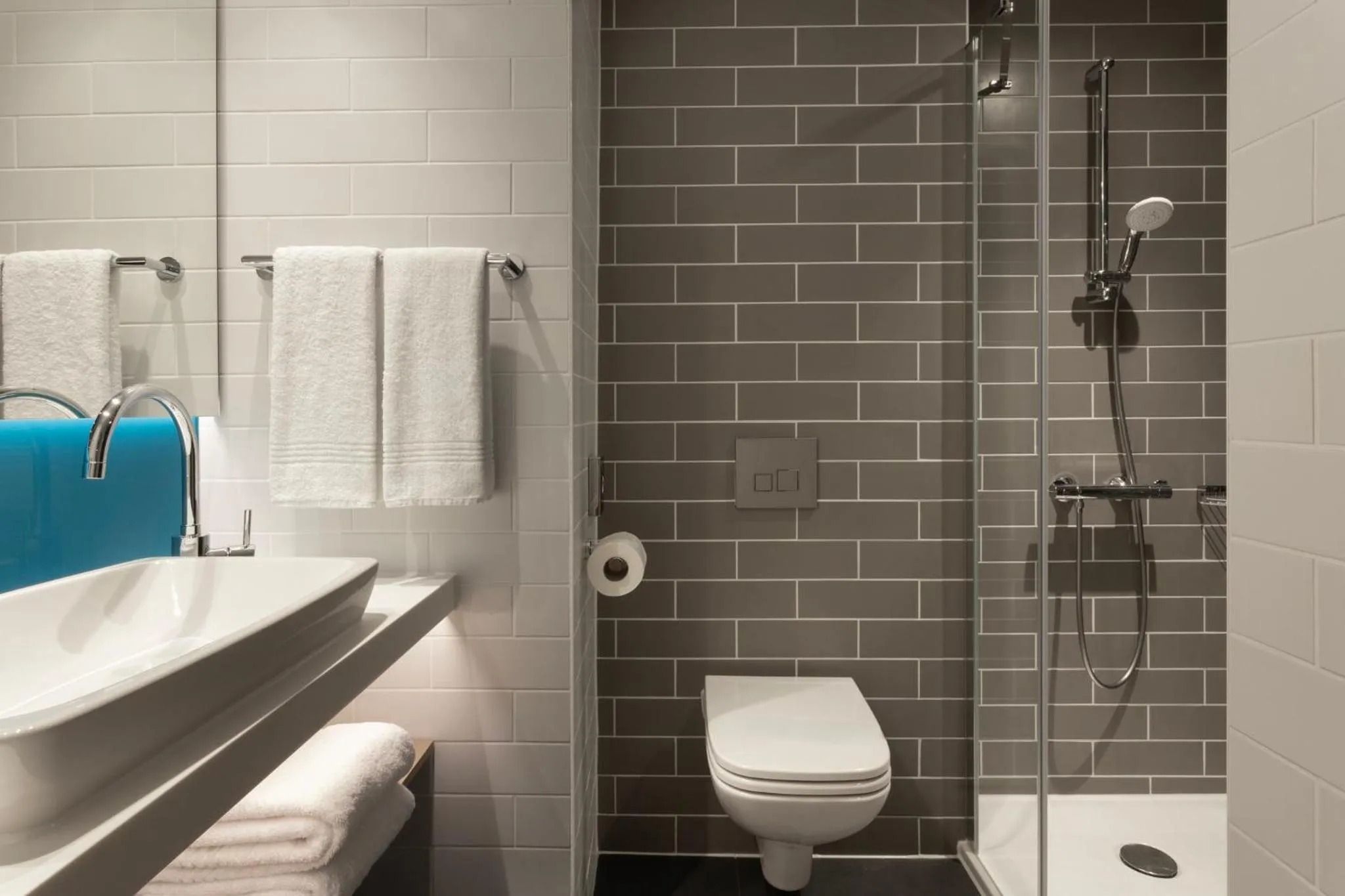 Standard Queen Room - Free Breakfast in Holiday Inn Express Brussels - Airport by IHG