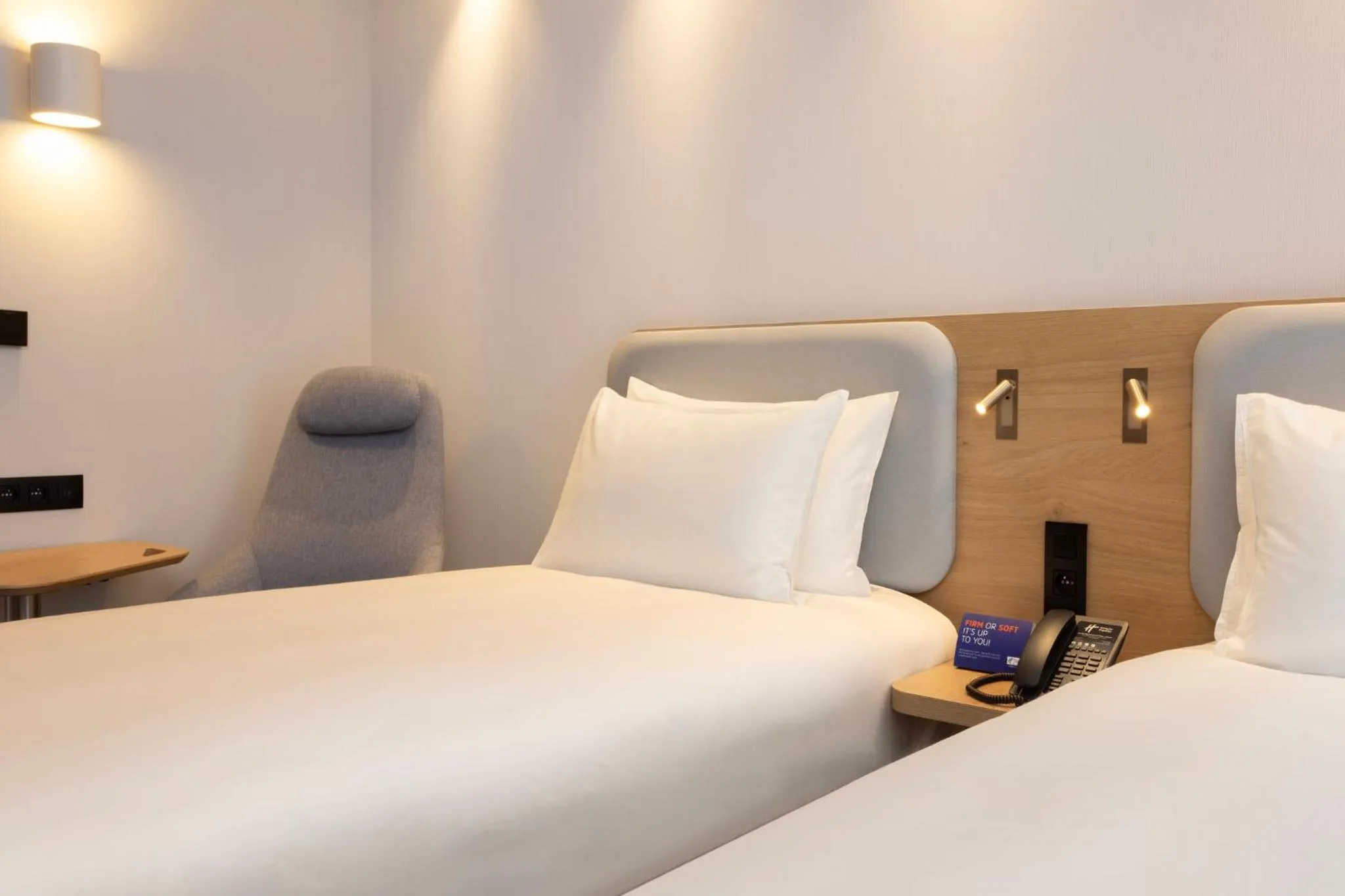 Standard Twin Room with Free Breakfast in Holiday Inn Express Brussels - Airport by IHG
