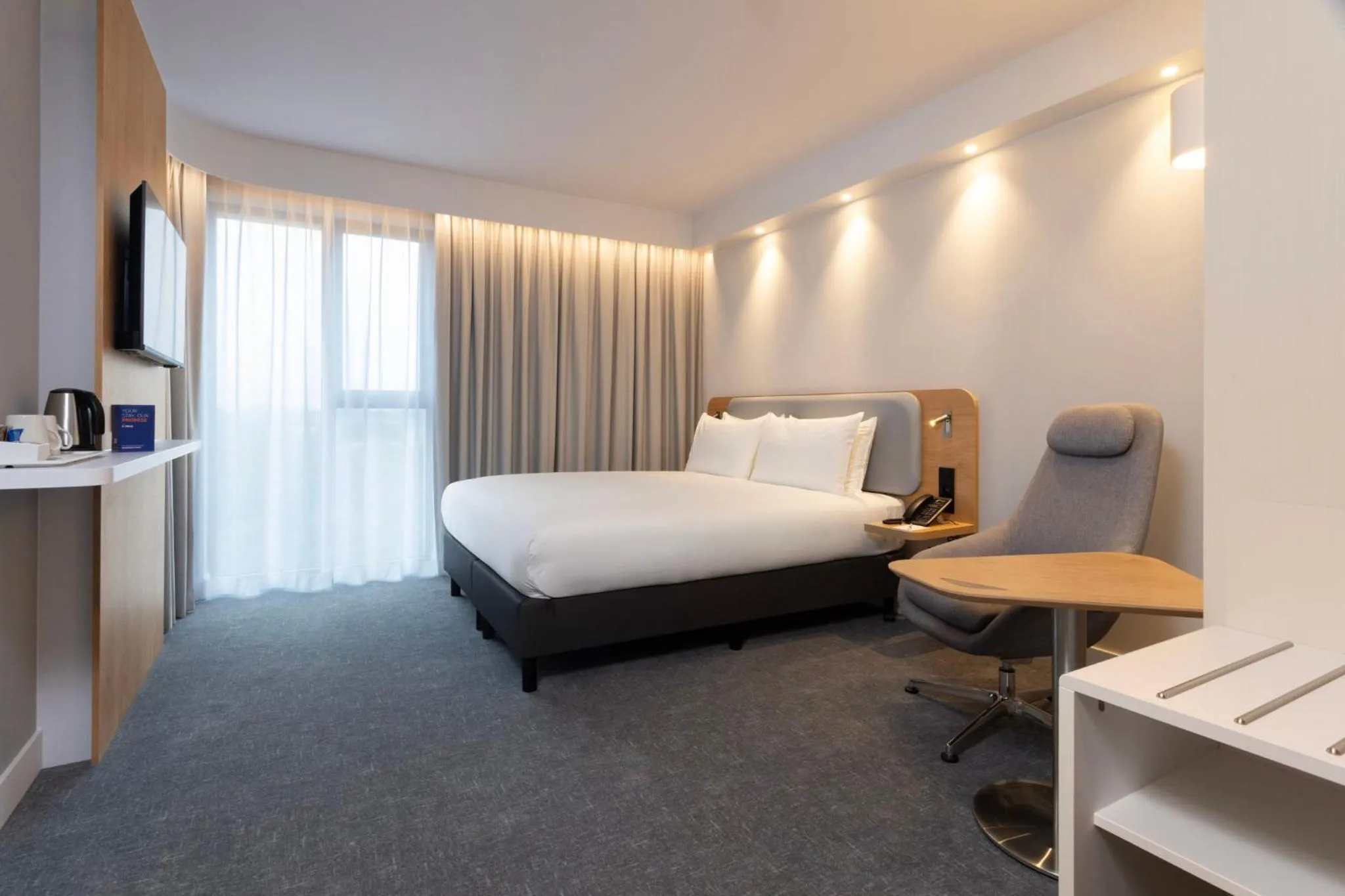 Standard Room with Free Breakfast in Holiday Inn Express Brussels - Airport by IHG