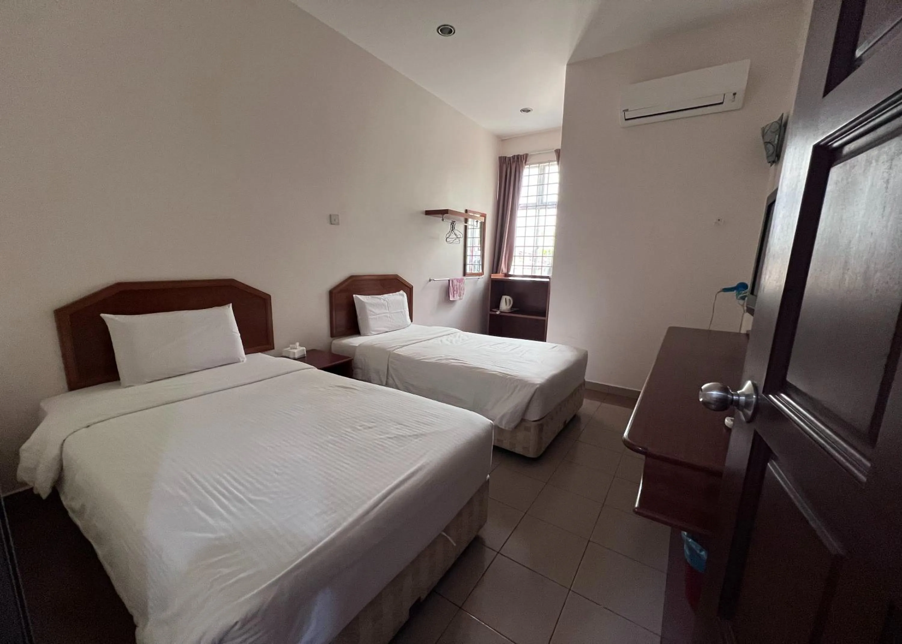 Standard Twin Room in SL Villa Guesthouse, Kuantan