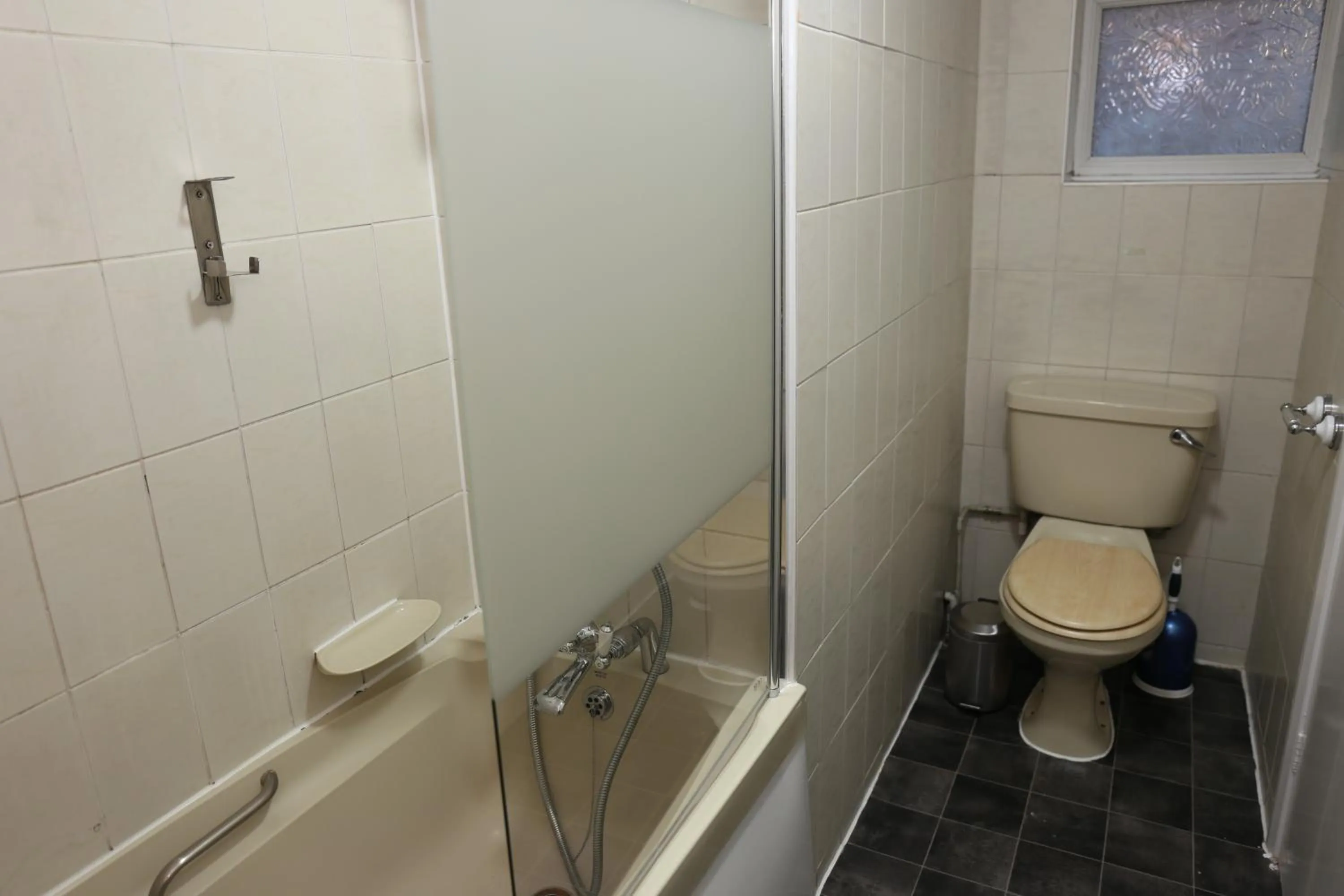 Standard Quadruple Room in Elstree Inn