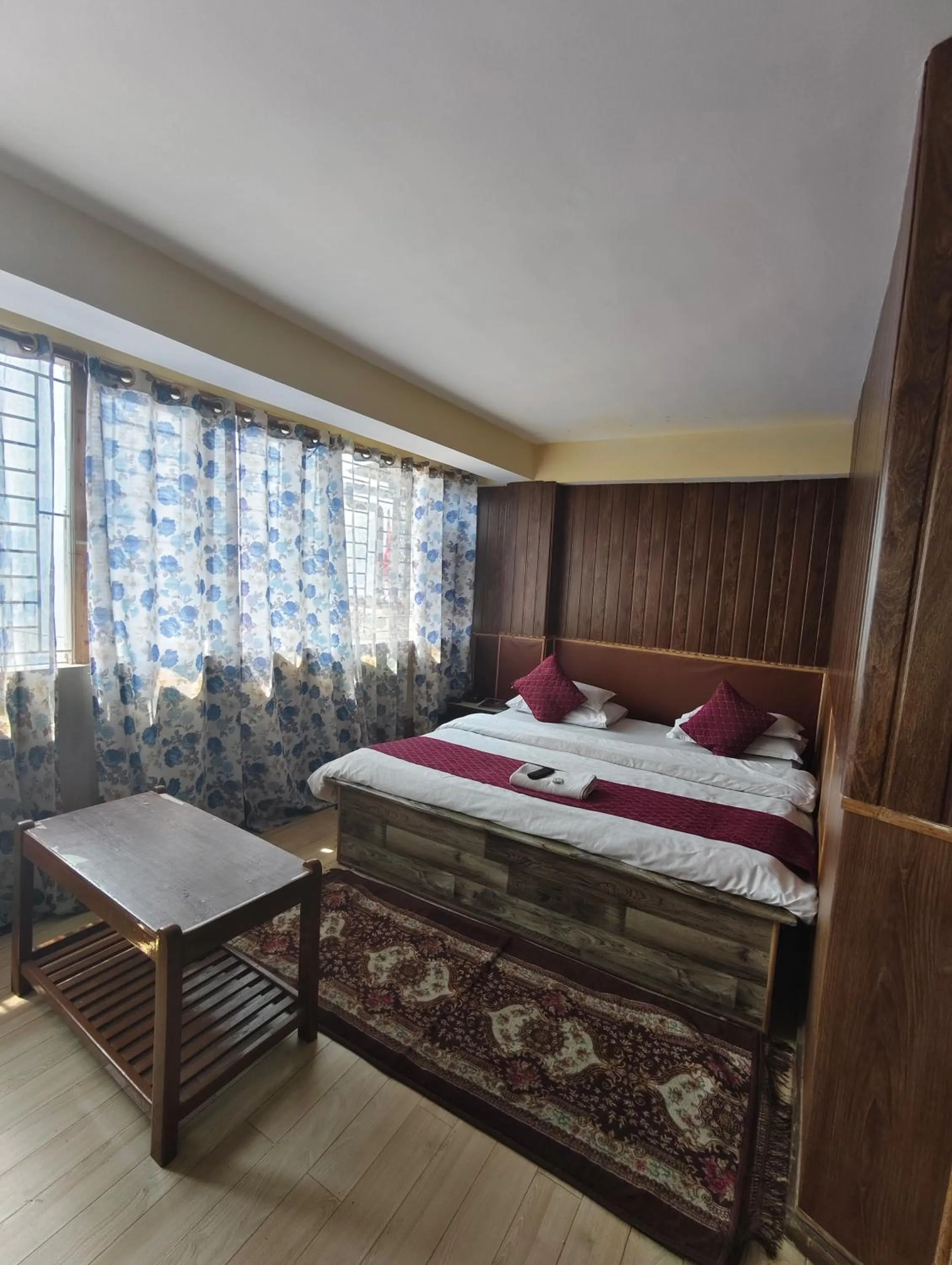 Double Room with Mountain View in Hotel Lhonark Residency