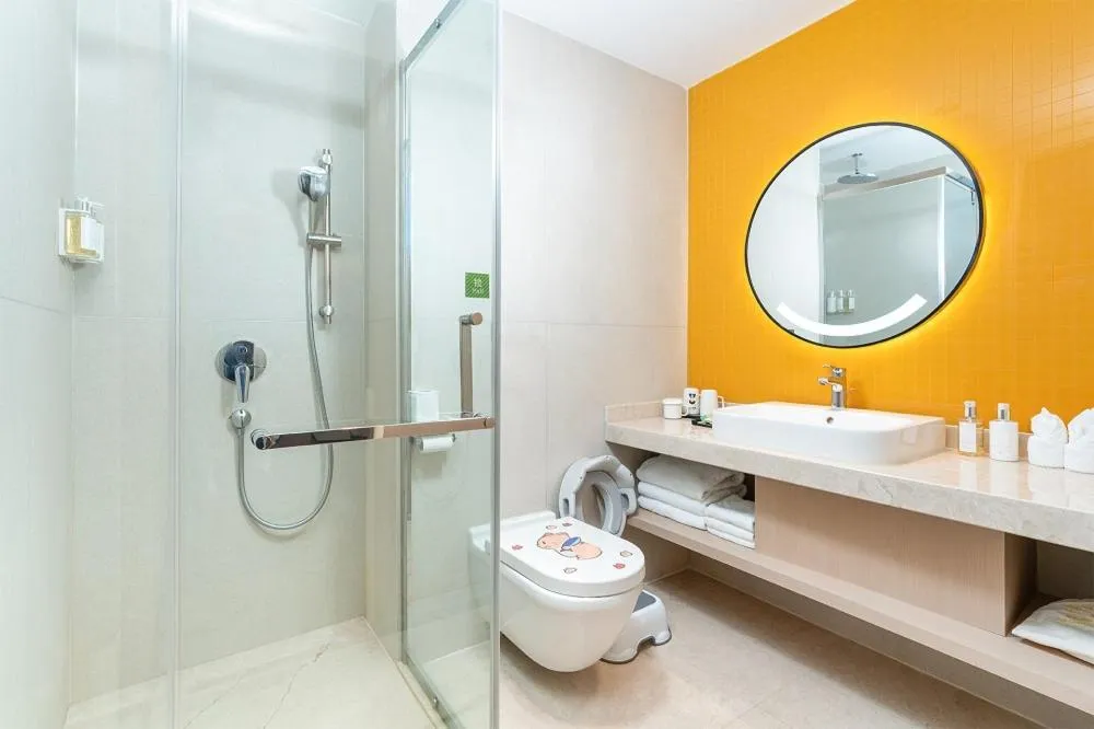 Premium King Room with Double Bed and Mountain View in Holiday Inn Dujiangyan Ancient Town by IHG