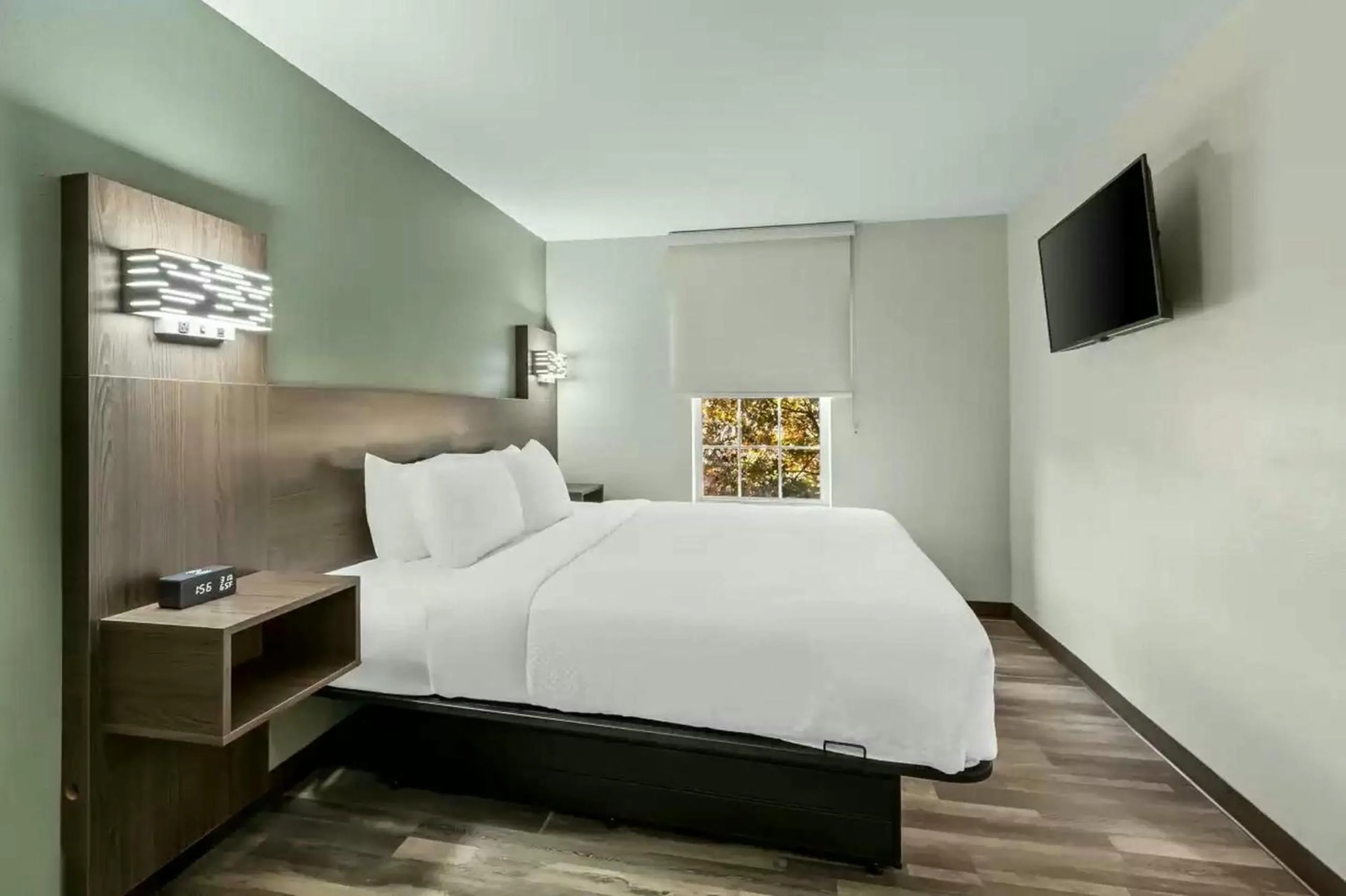 King Room with Roll-In Shower - Disability Access/Non Smoking in Quality Inn & Suites Columbia Harbison