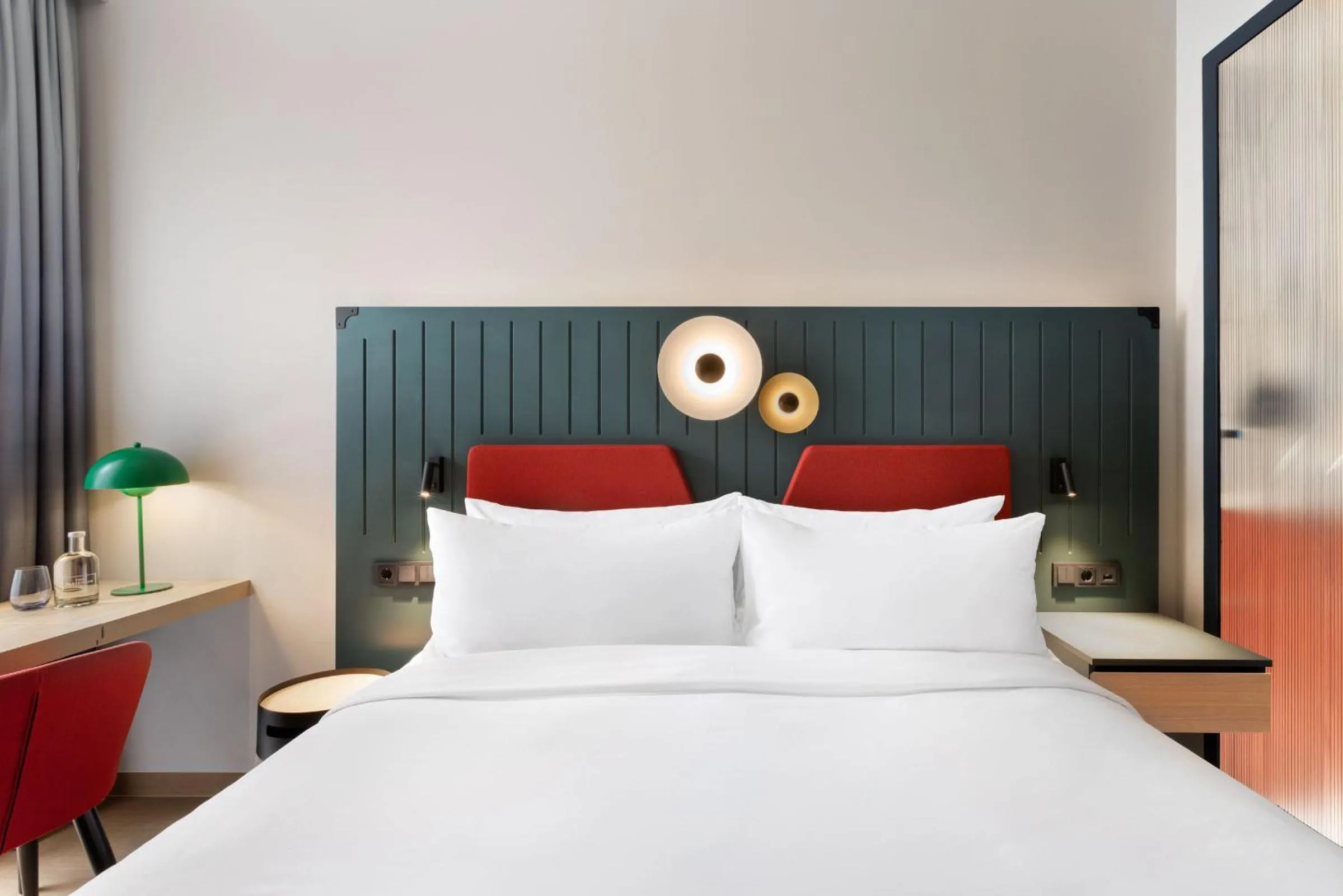 Deluxe King Room with Courtyard View in The Passenger, a Tribute Portfolio Hotel