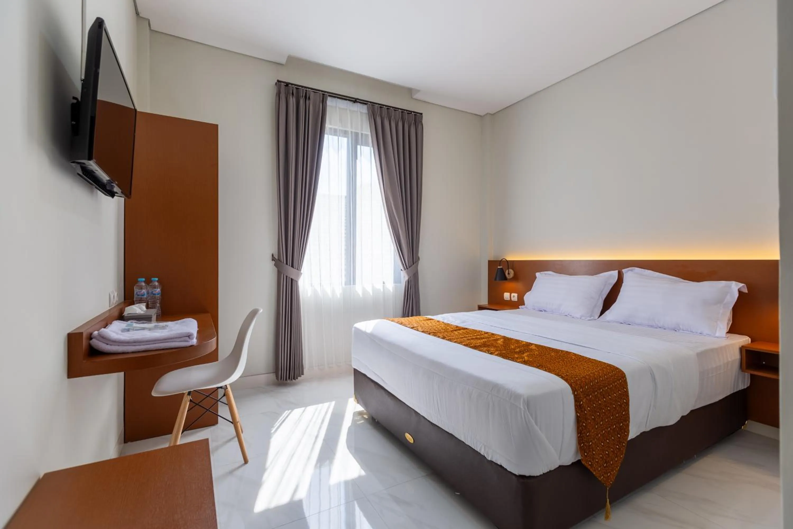 Standard King Room in Fazza Homes