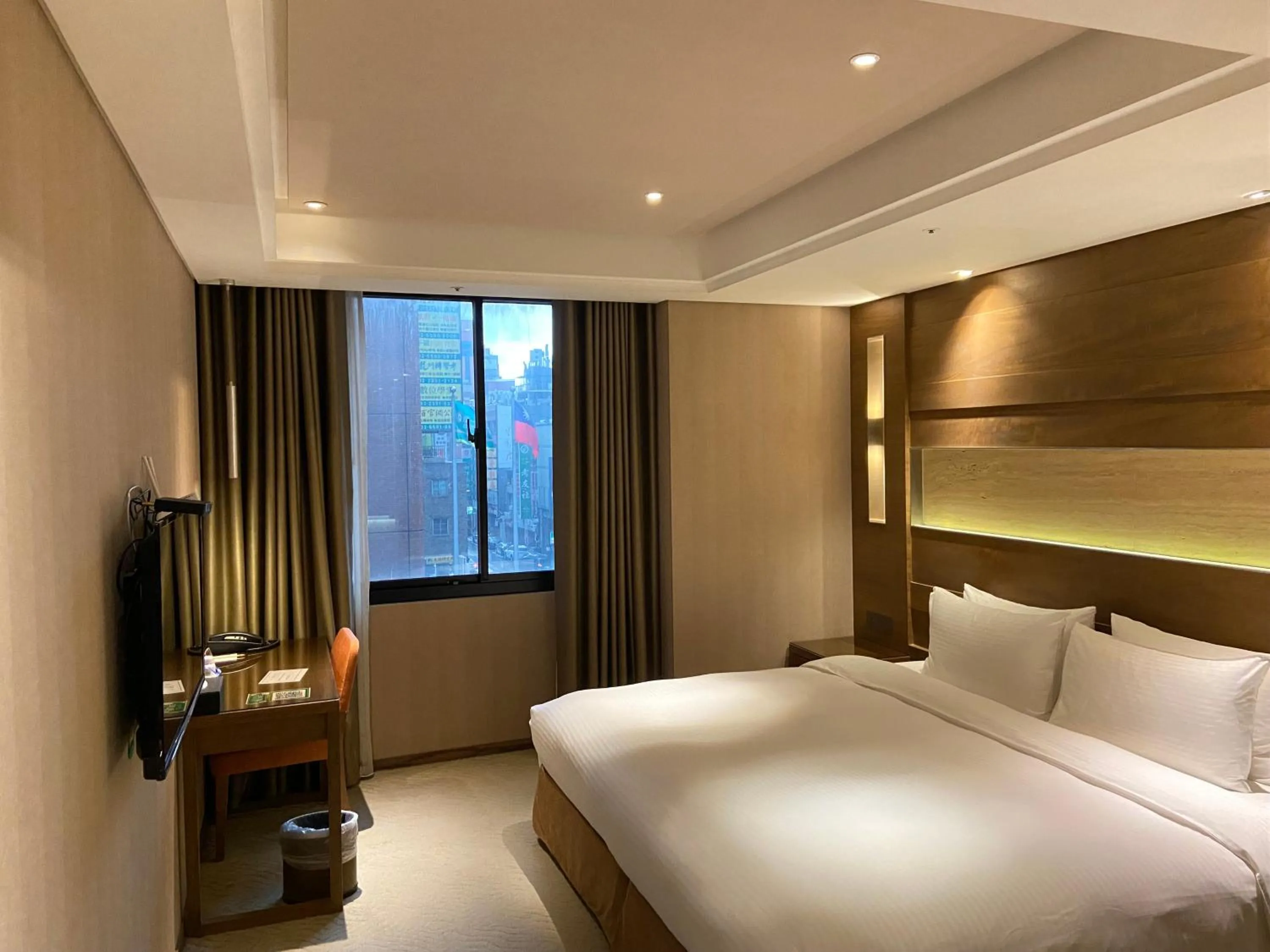 Standard Double Room in Green World Taipei Station