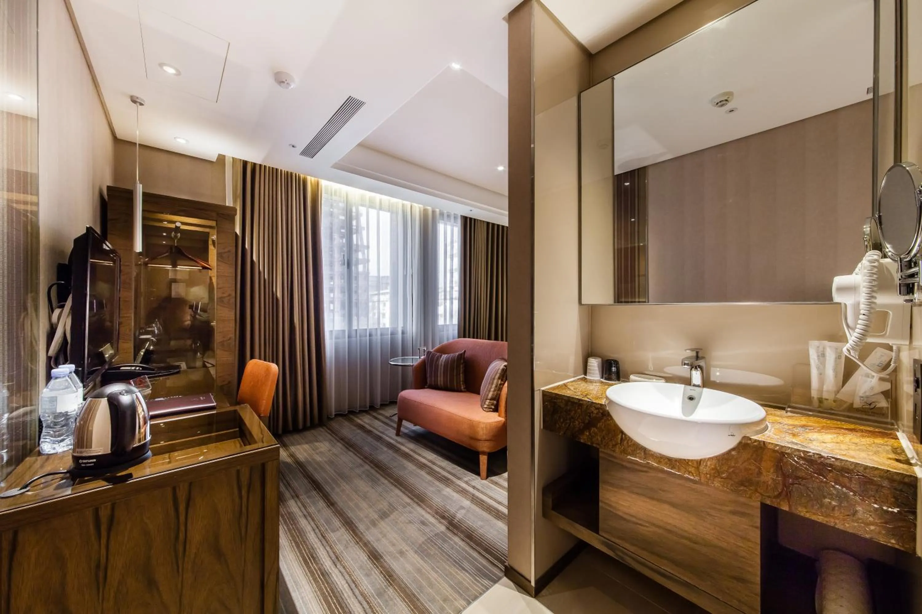 Budget Double Room in Green World Taipei Station