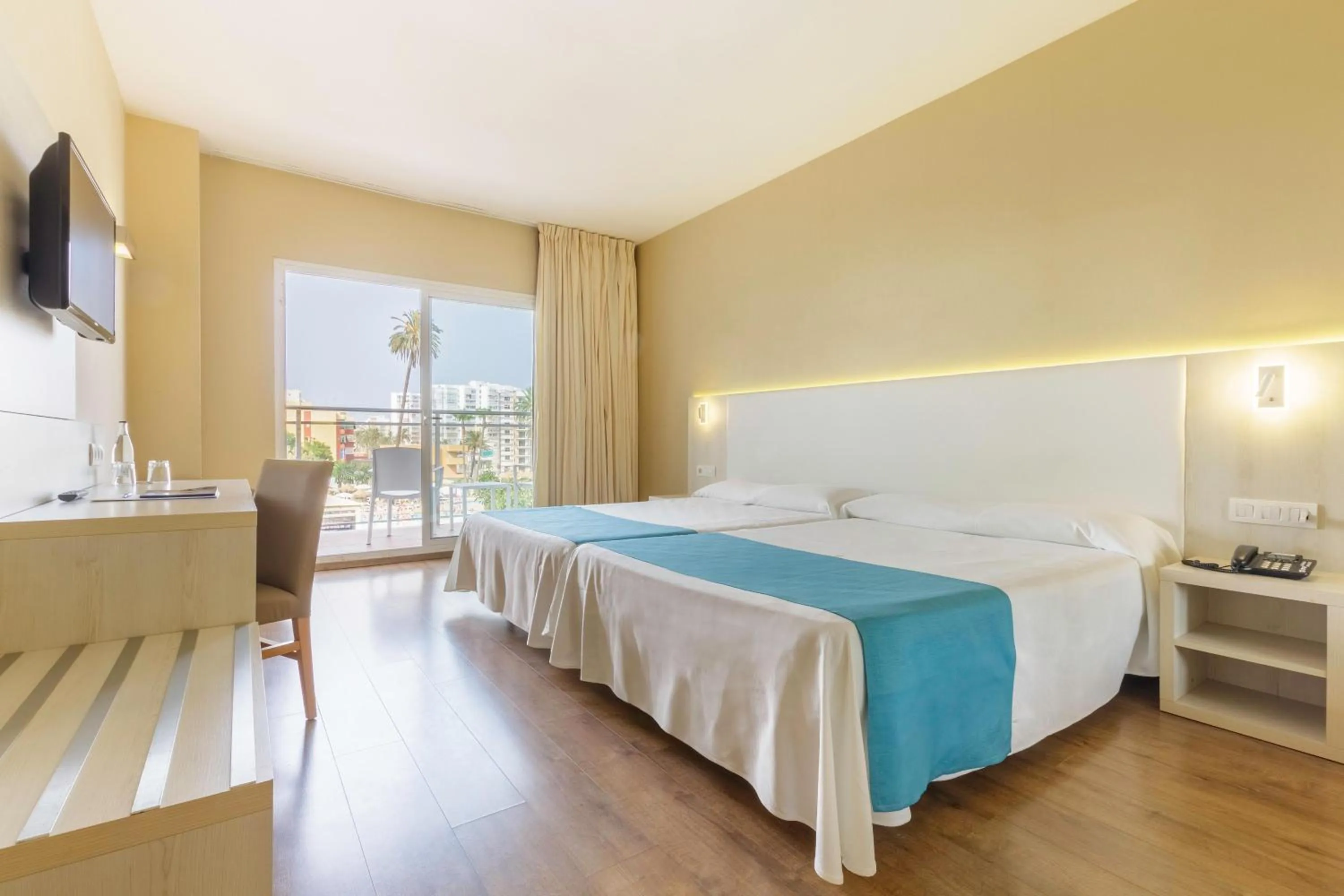 Premium Double Room (2 Adults + 1 Child) in Hotel Best Siroco