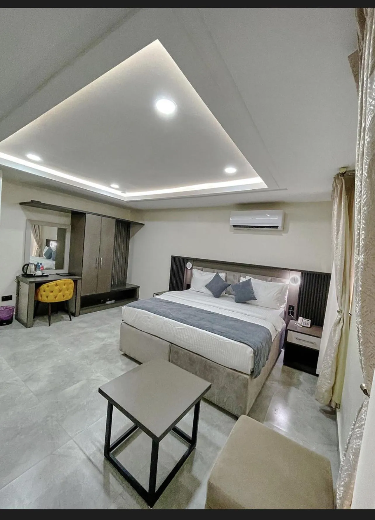 Deluxe King Room in The Mayrock Hotel