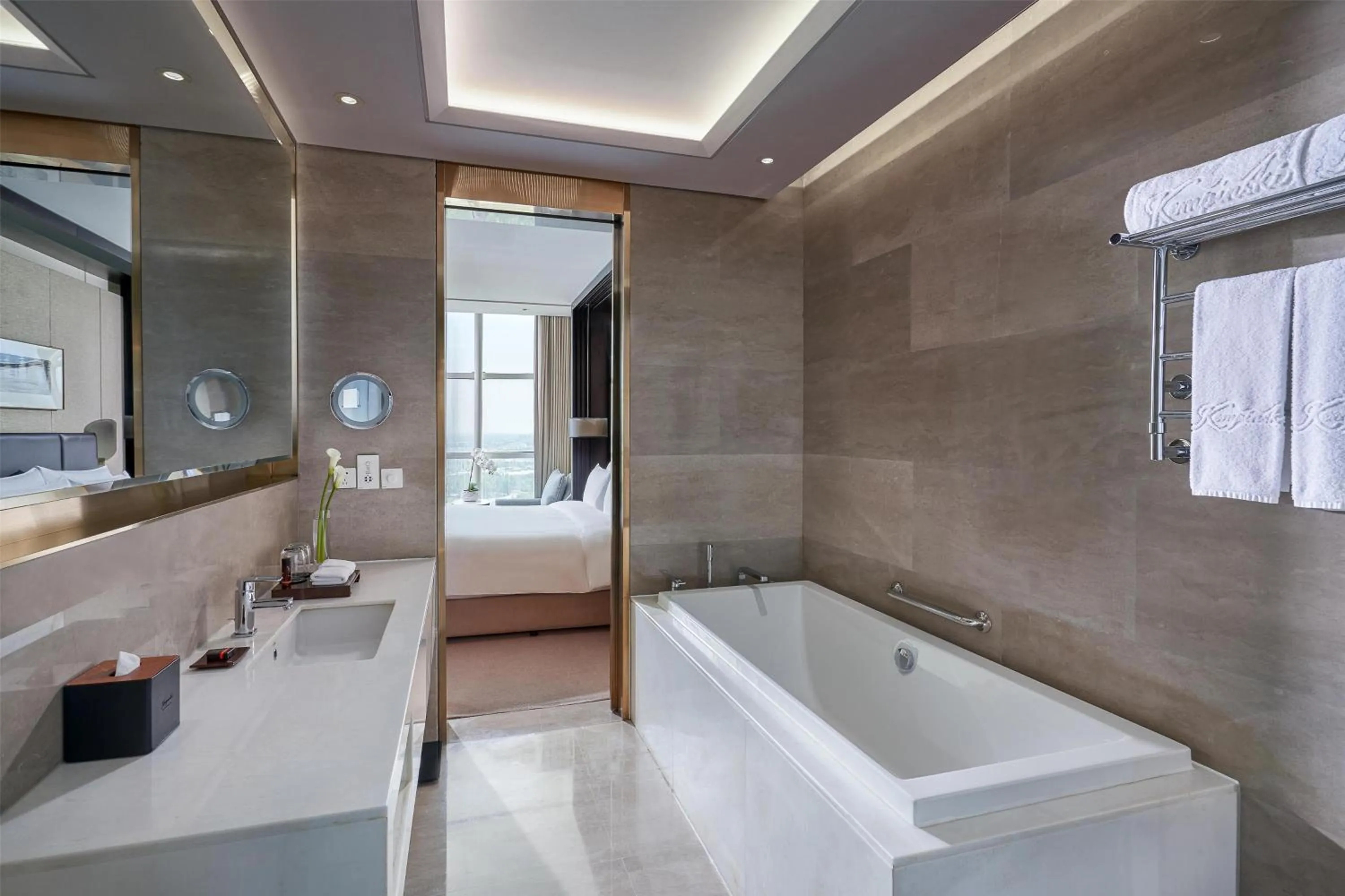 Deluxe King Room in Sunrise Kempinski Hotel Beijing