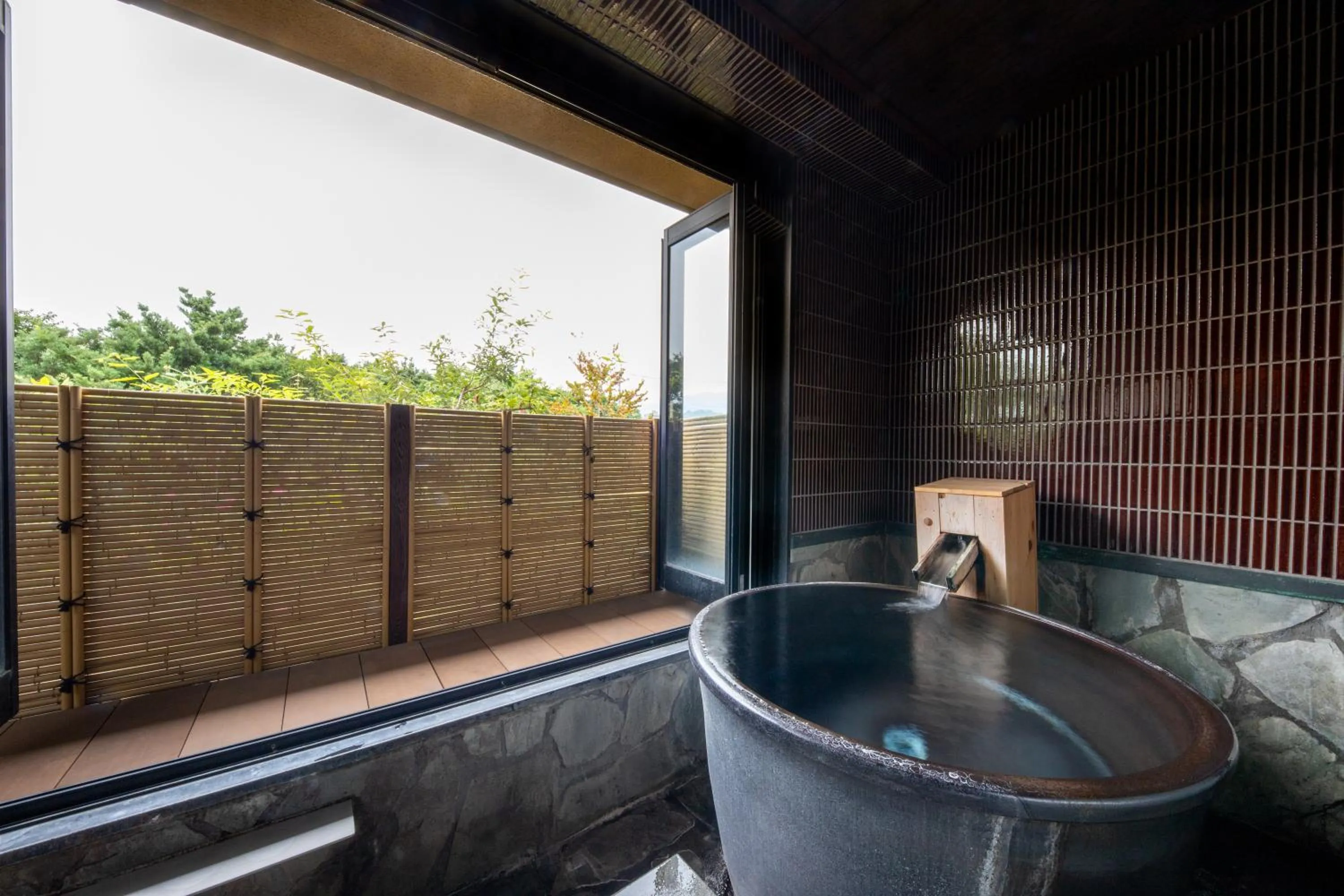 Superior Double Room with Tatami Area with Semi Open-Air Bath (32㎡) in Beppu Nagomitsuki