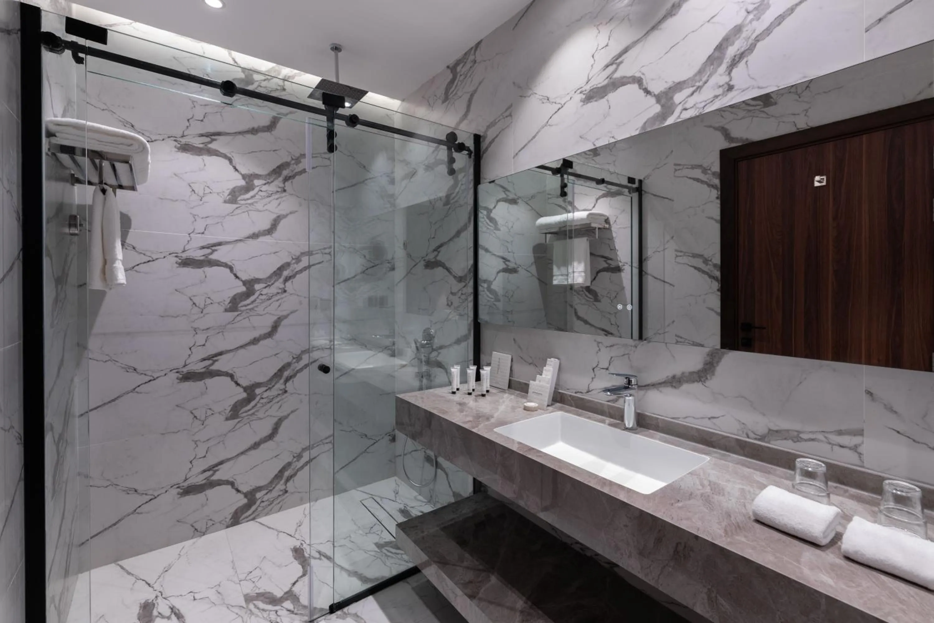 Deluxe King Room in Warwick Al Taif Hotel