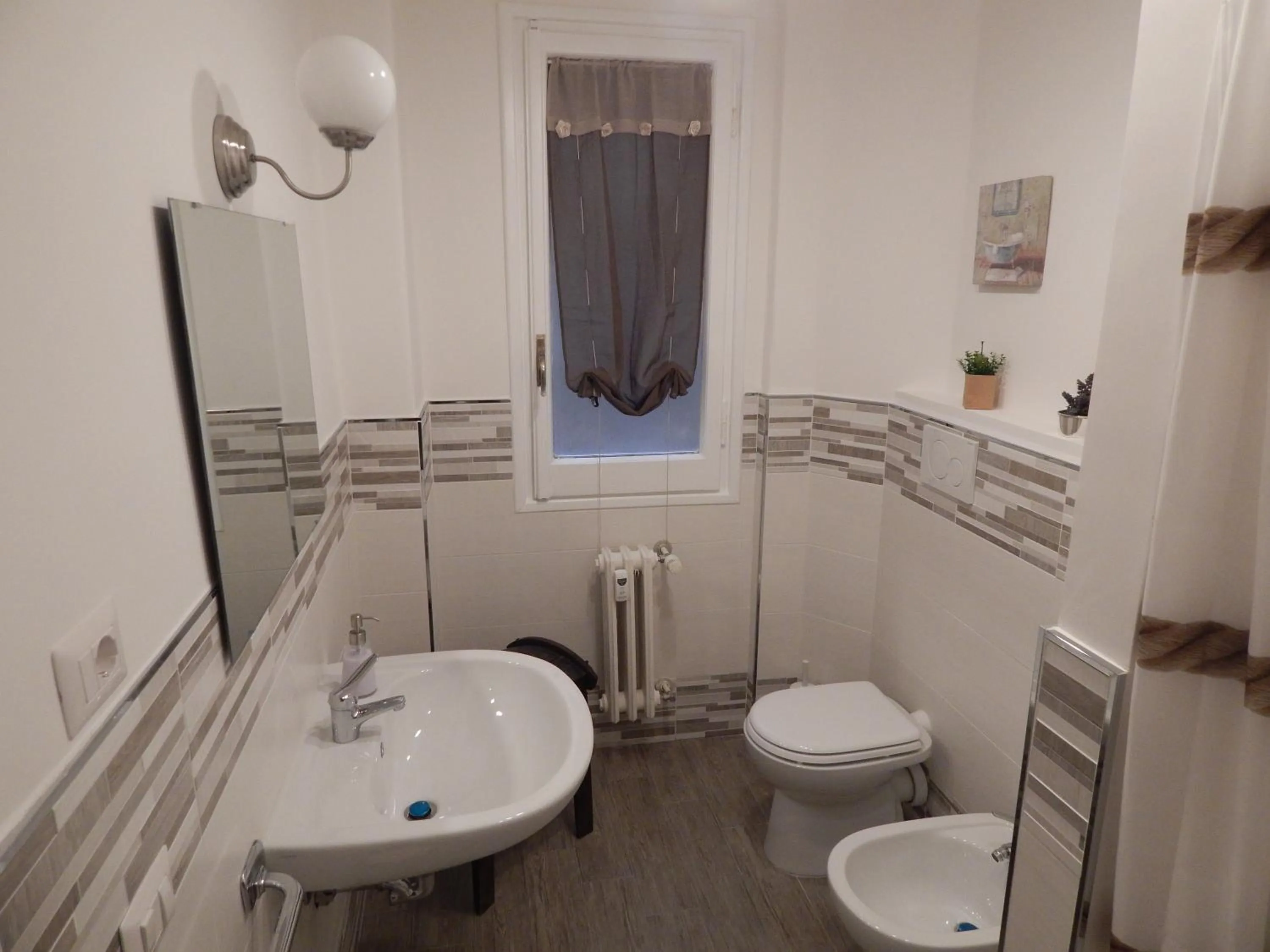 Single Room with Shared Bathroom - single occupancy in Affittacamere Roma Centro, Musei Vaticani Rooms