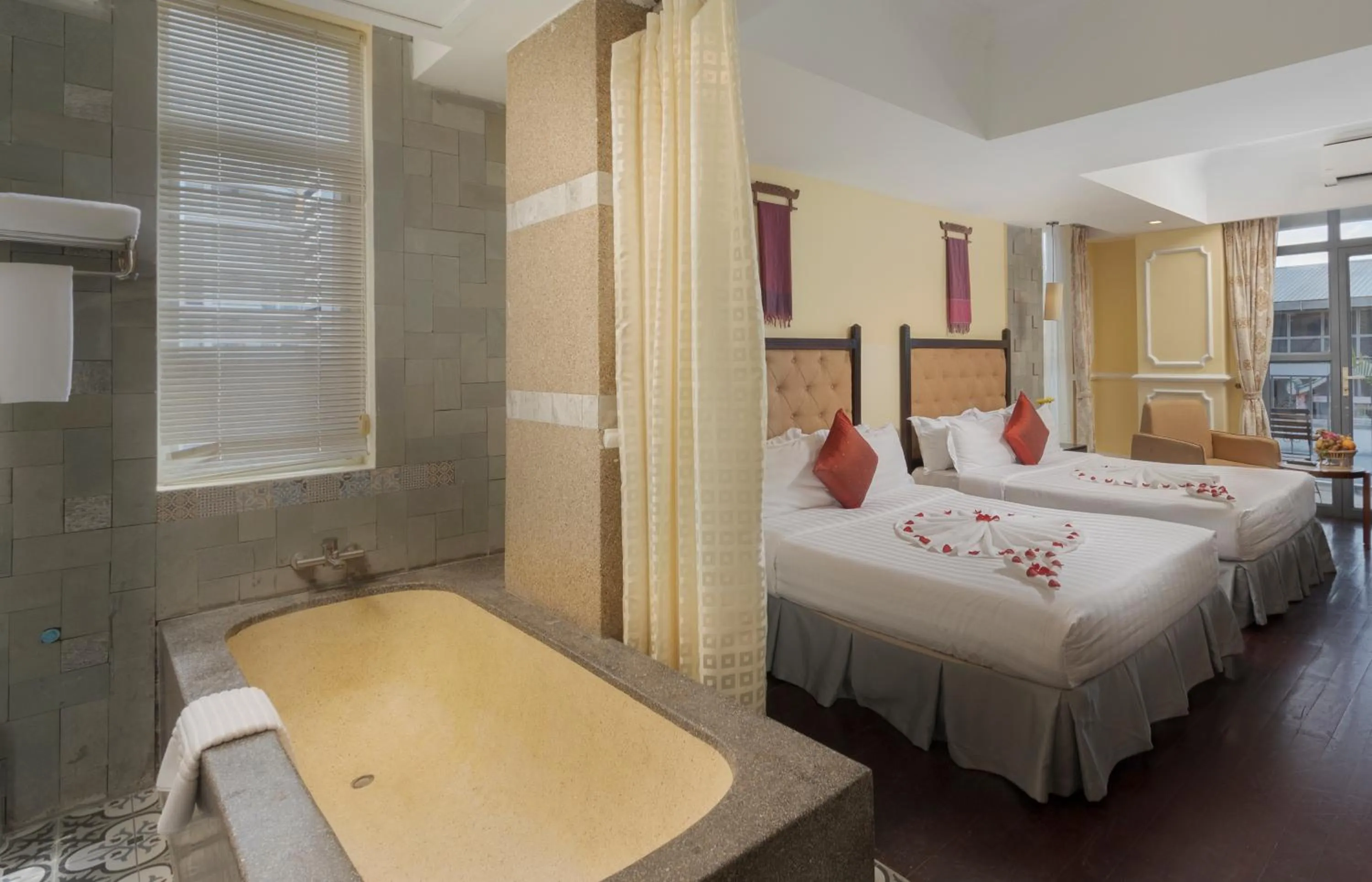 Bed in ARISON Hotel