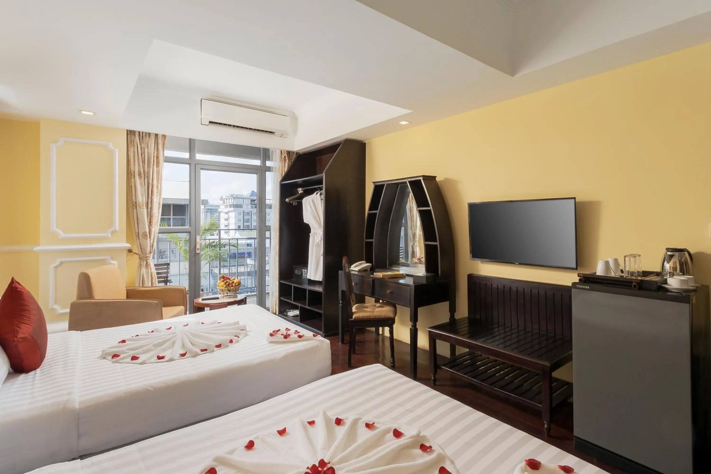 Bed in ARISON Hotel