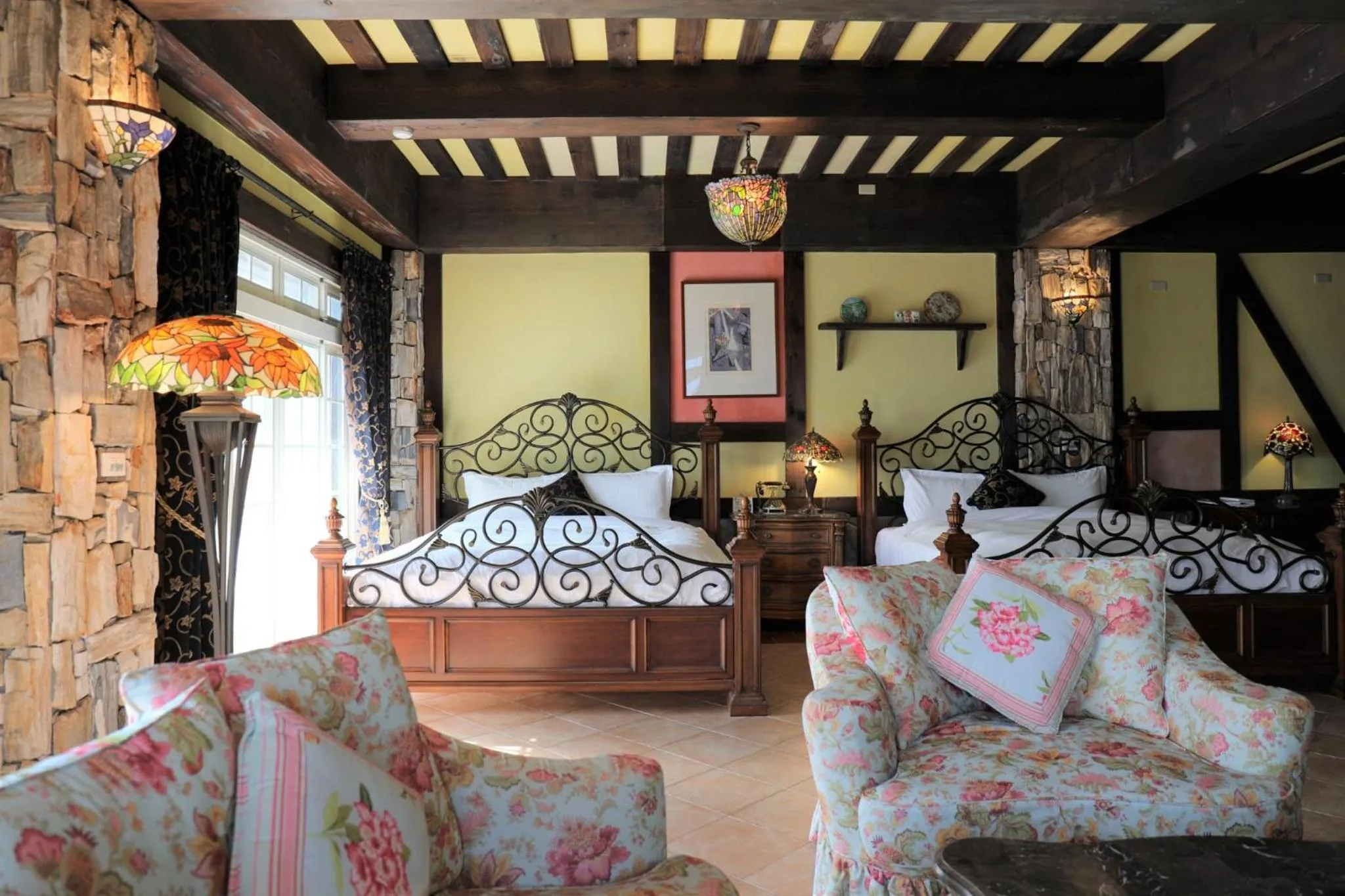 Twin Room with Mountain View in 日初雲來民宿