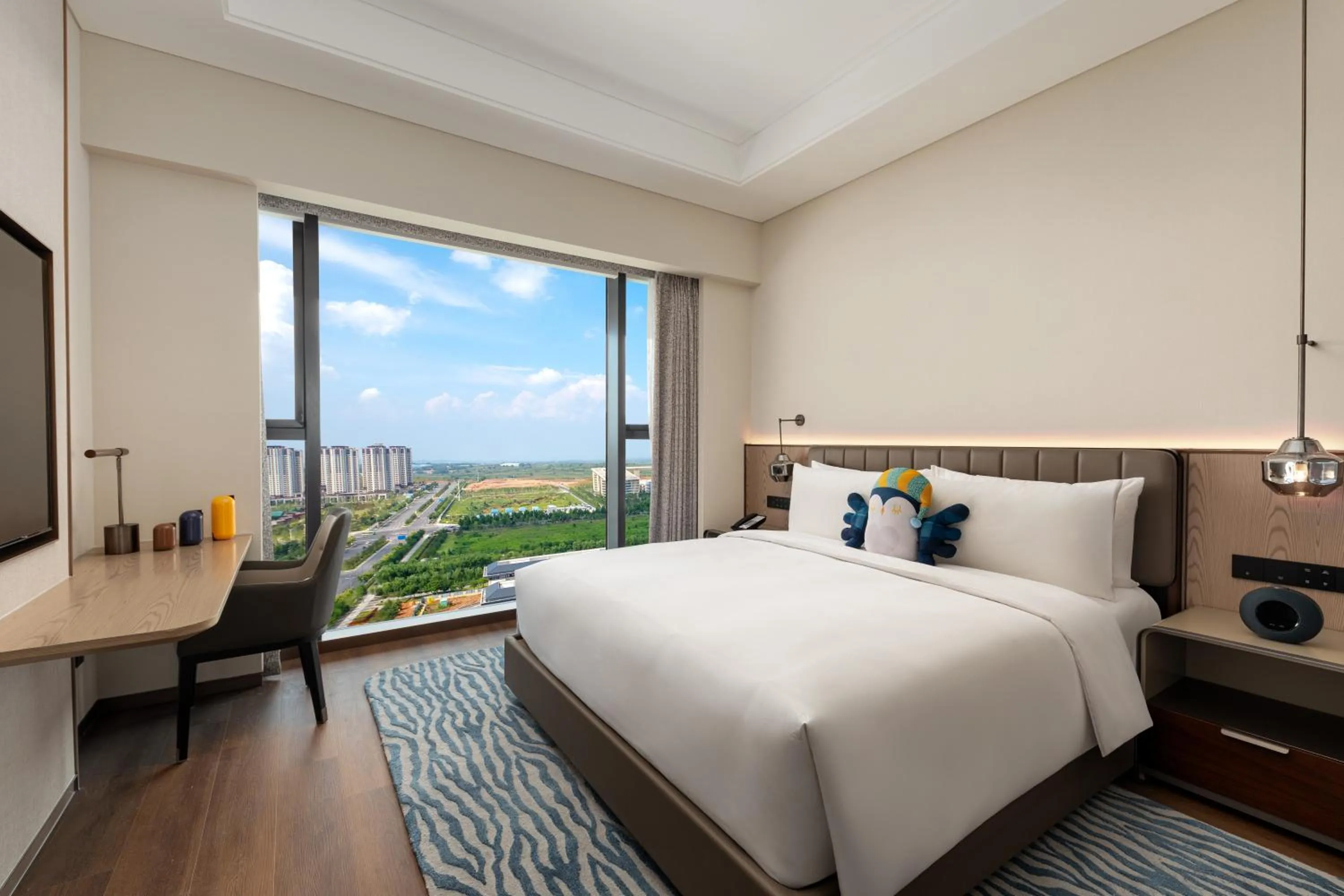 One-Bedroom Suite in voco Jincheng Danhe by IHG
