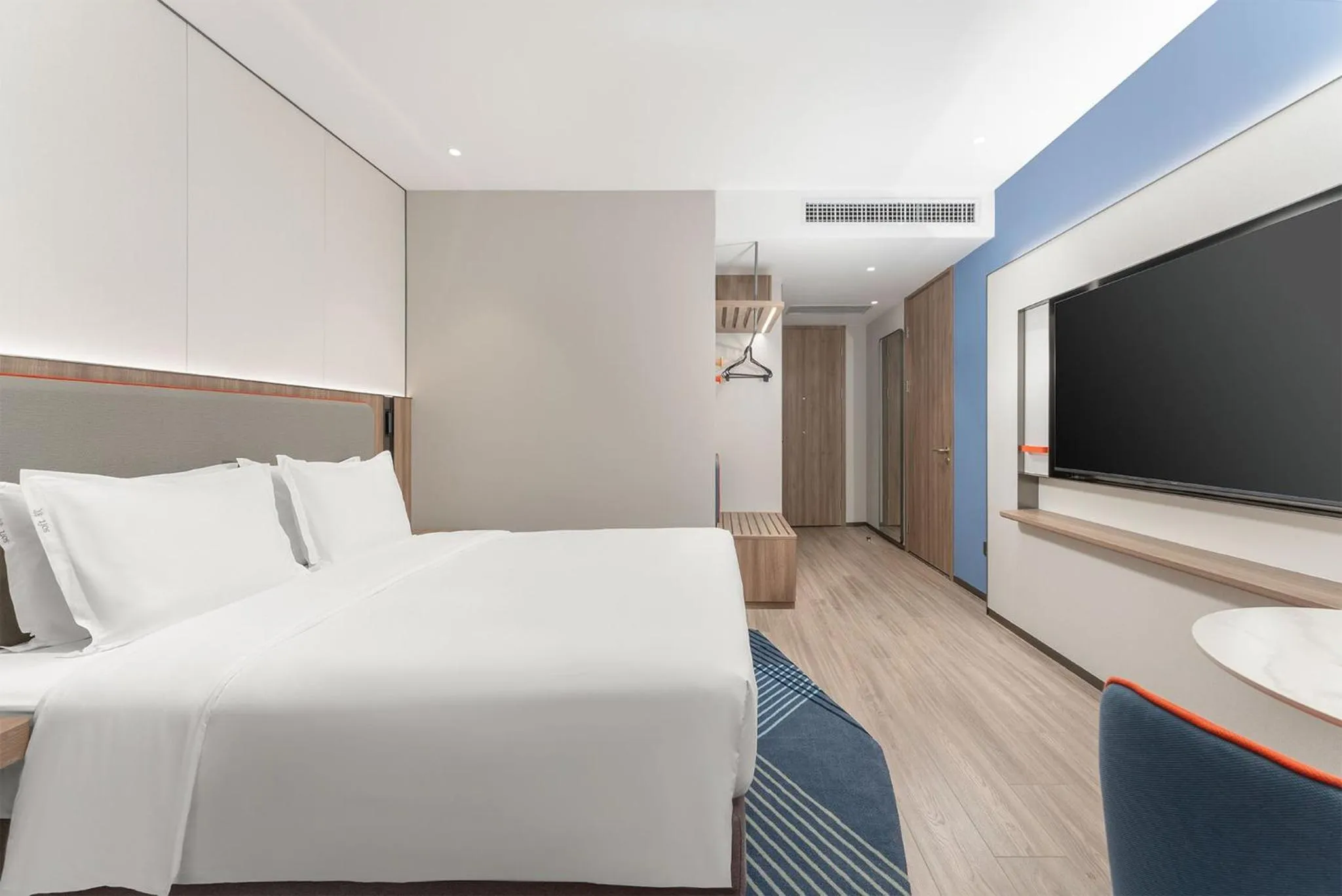 Standard King Room - Disability Access in Holiday Inn Express Wuhan Jinyin Lake