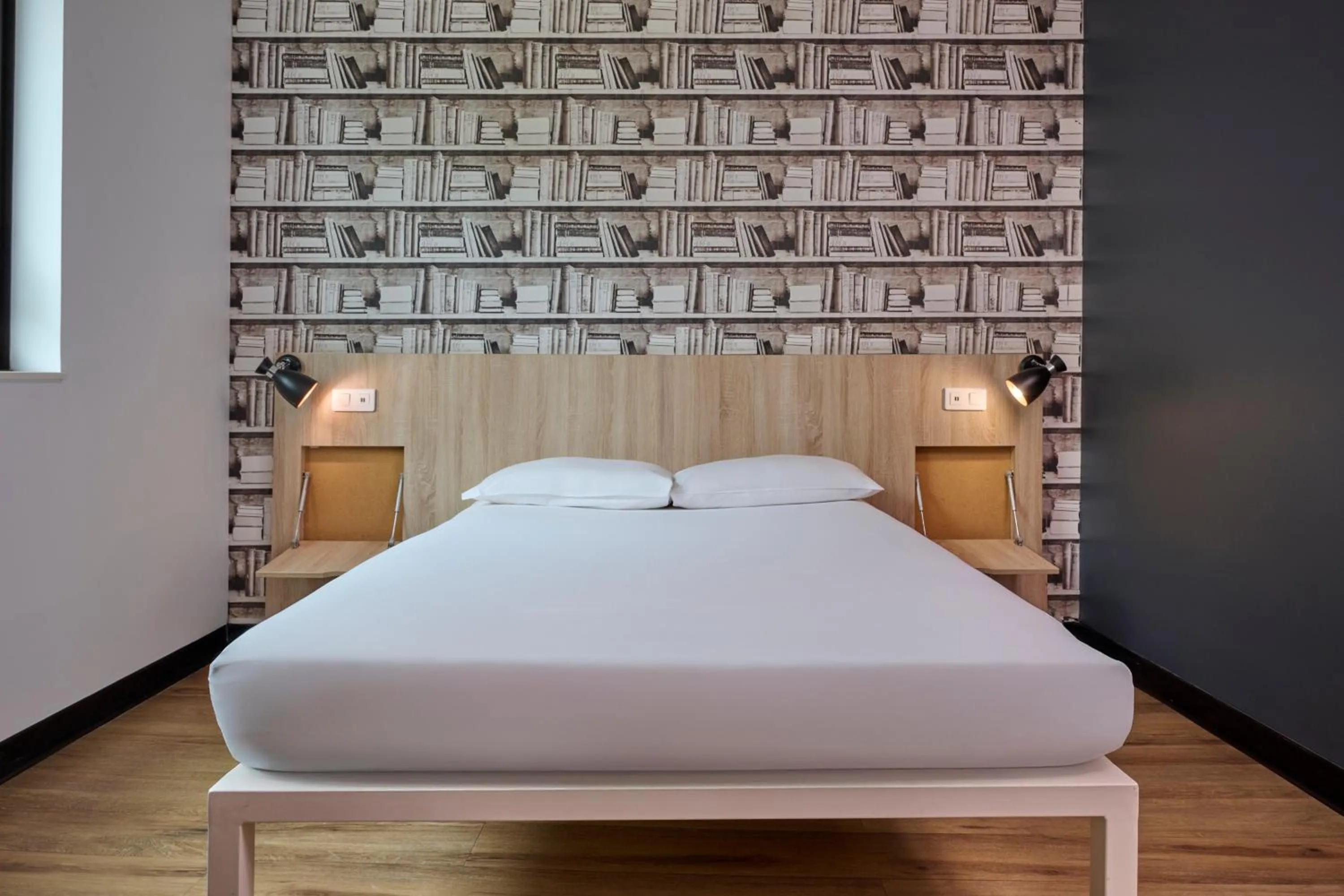 Deluxe Queen Room in Generator Paris