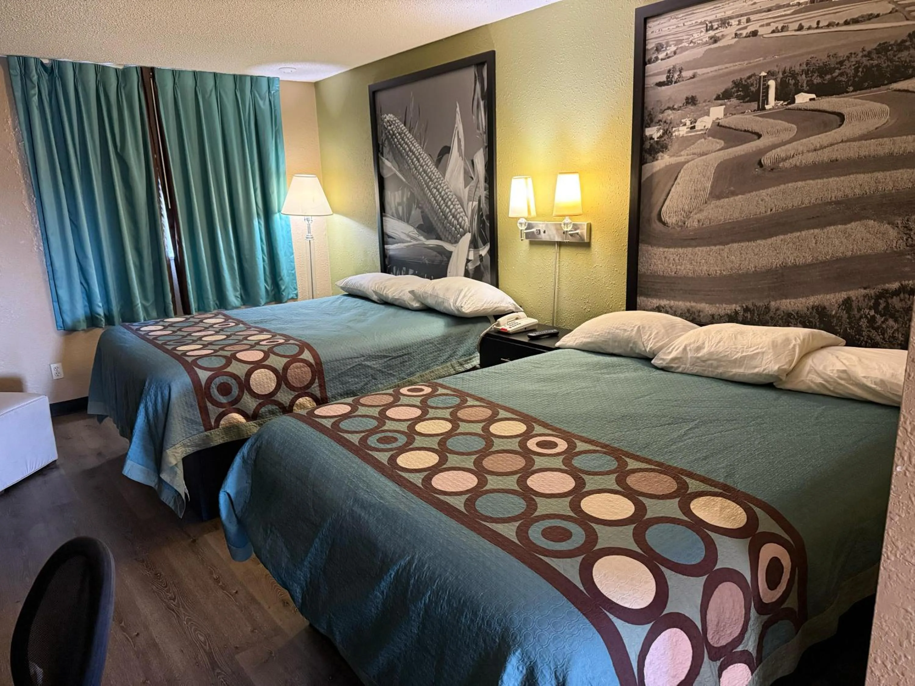 Double Room with Two Double Beds - Non-Smoking in Super 8 by Wyndham Mendota I-39