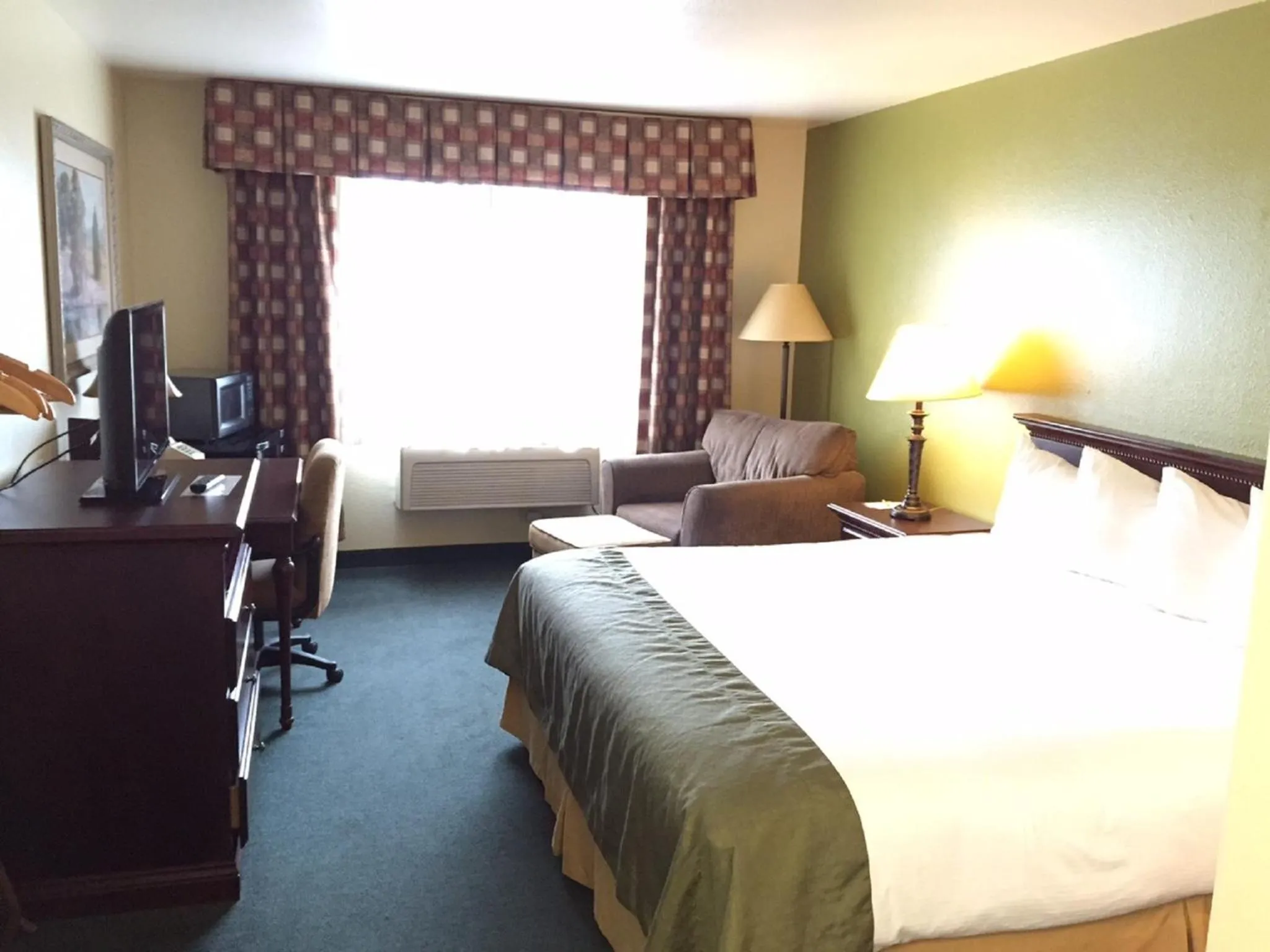 King Room - Non-Smoking in Super 8 by Wyndham McCall