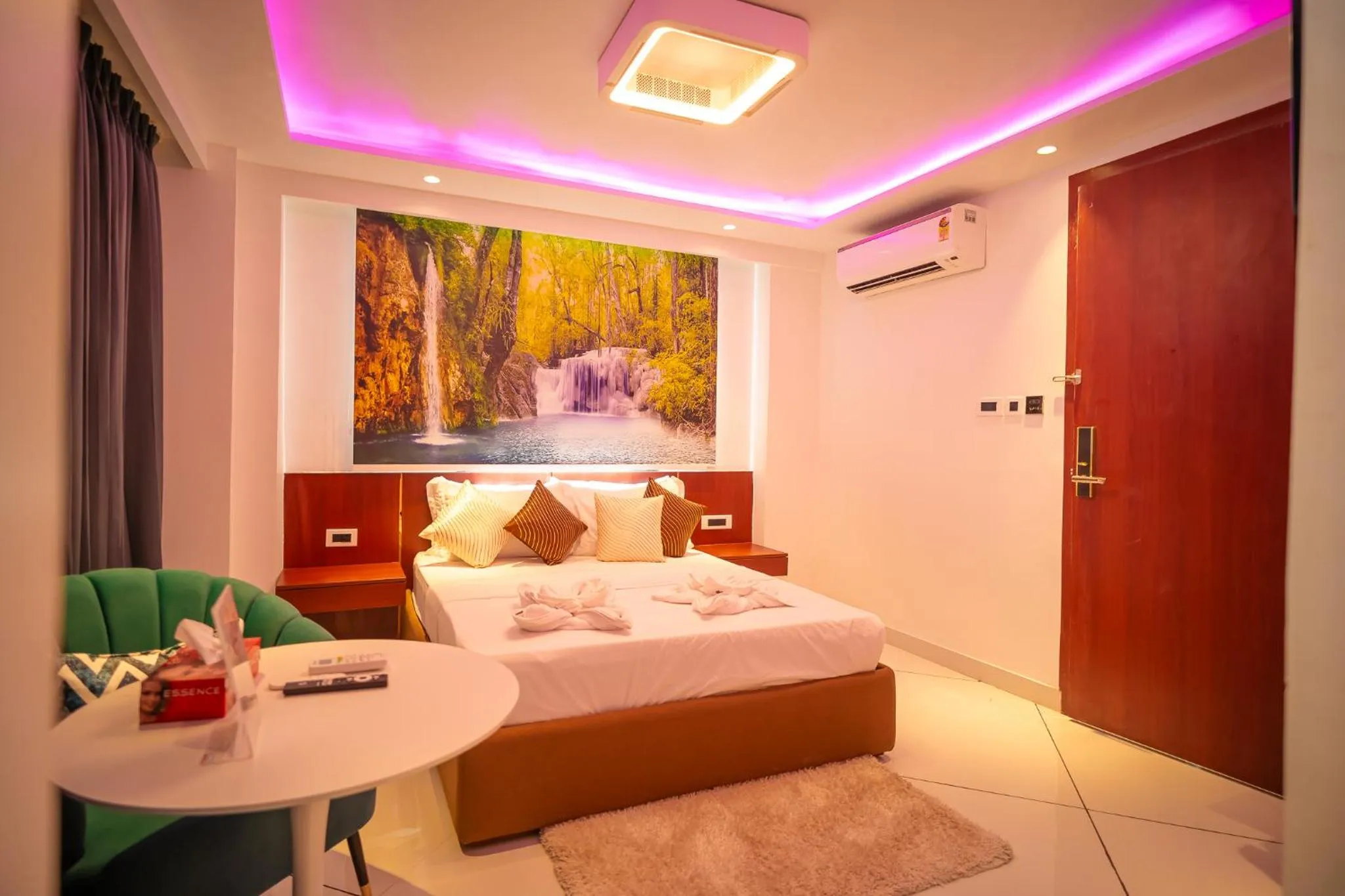 Queen Room - single occupancy in J60 Suites, Ashok Vihar - Near Netaji Subhash Place