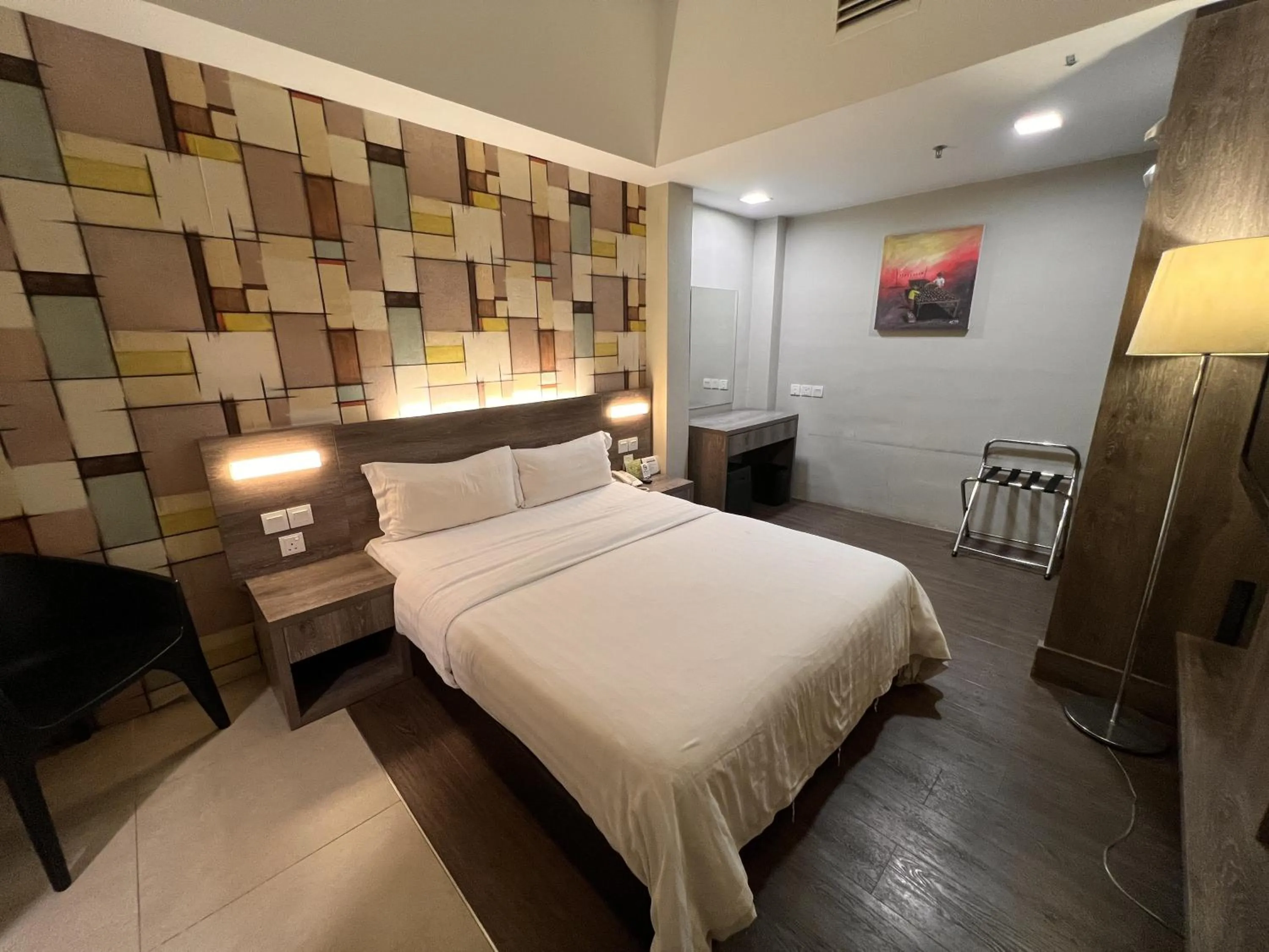 Superior Queen Center Room (No Window) in Ajang Hotel