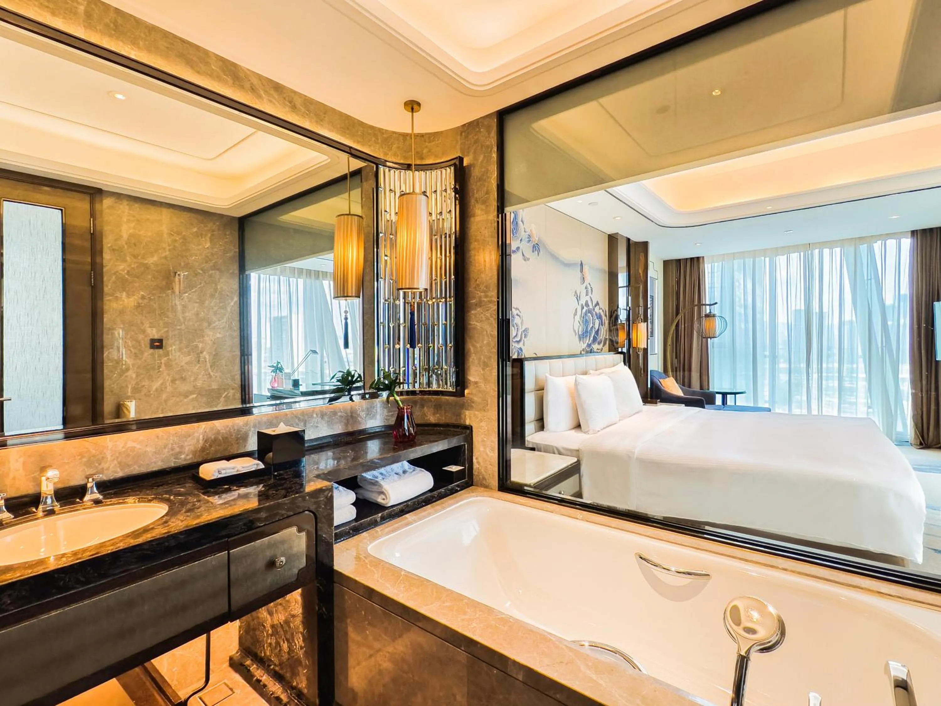 Deluxe Room Floor to Ceiling Windows in Wanda Vista Kunming
