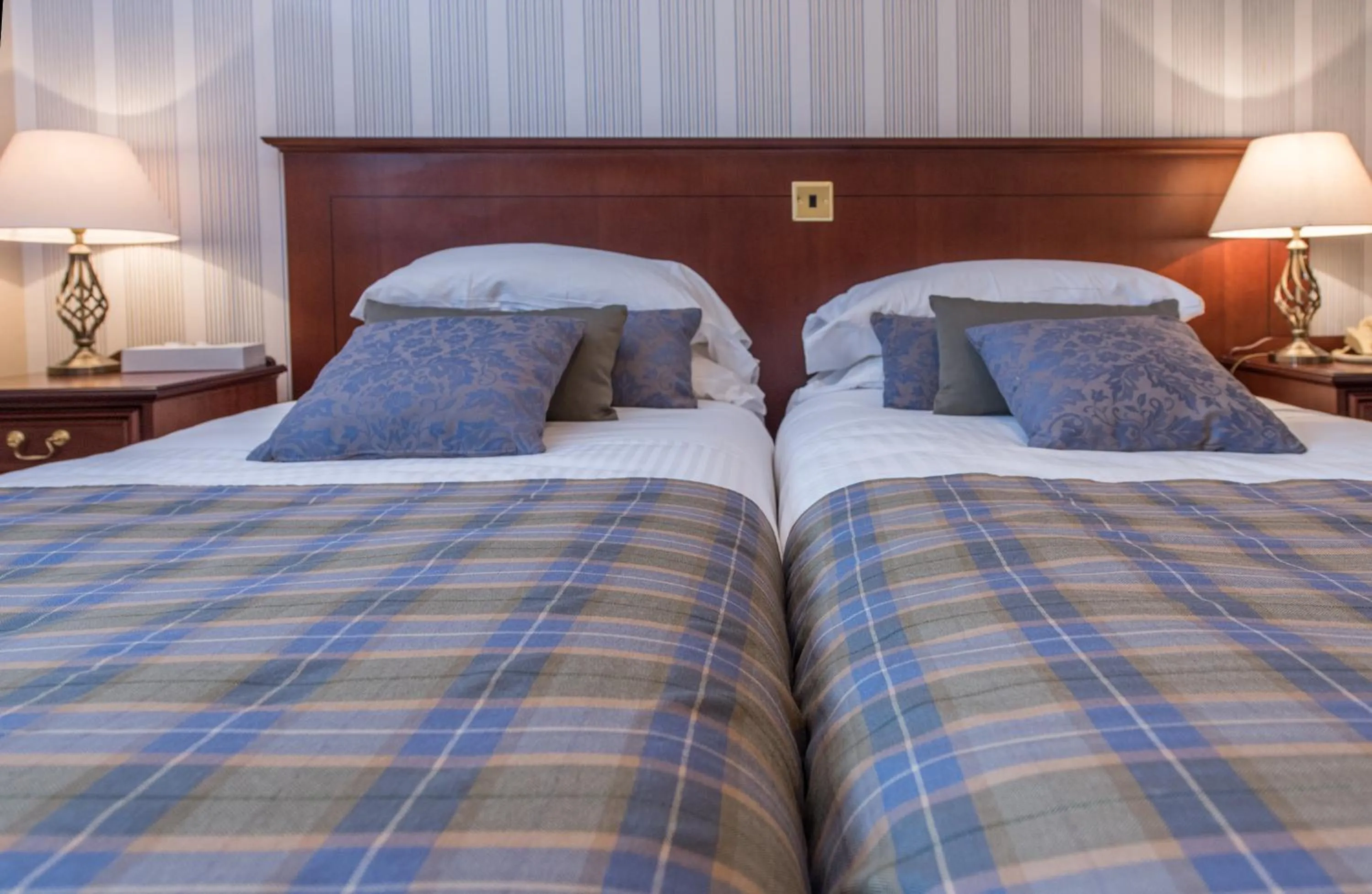 Superior Twin Room with Garden View in Nethybridge Hotel