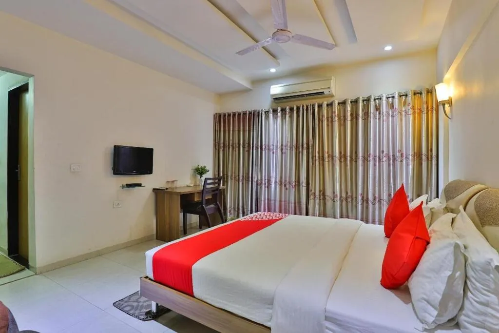Deluxe King Room in Biznotel by Pride Bharuch