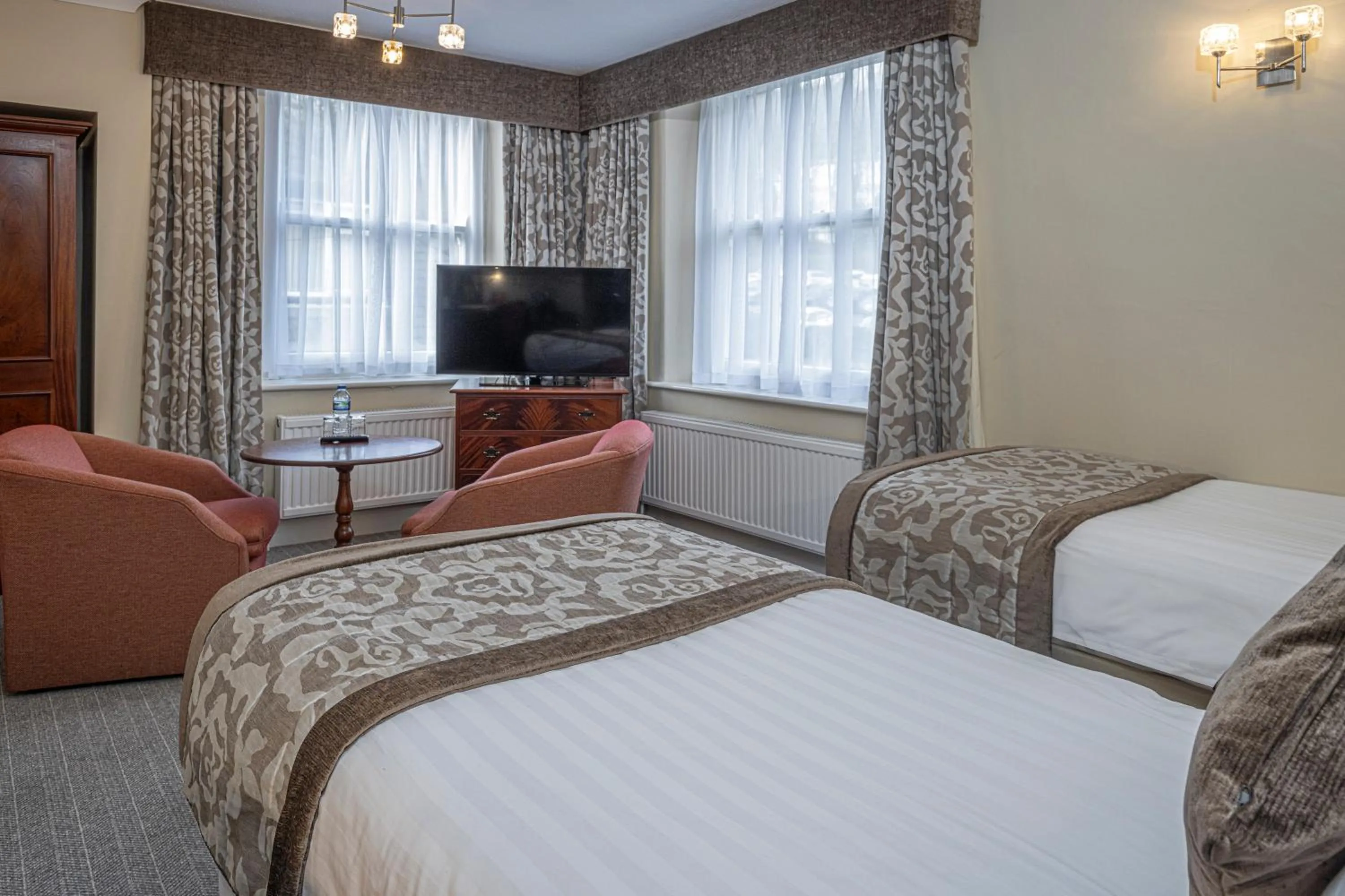 Standard Twin Room in B/W Plus Buxton Lee Wood Hotel