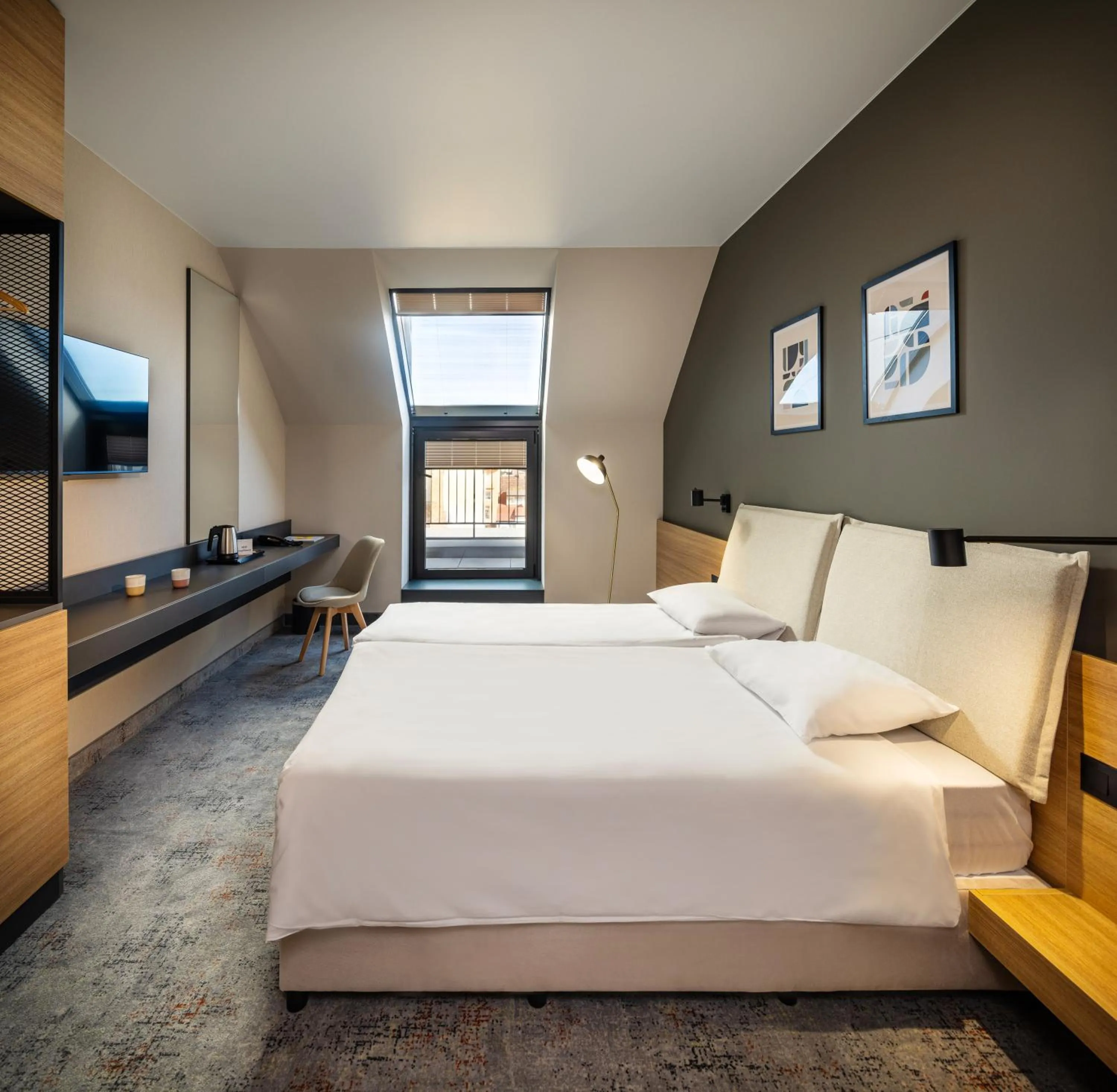 Deluxe Queen Room in B1 Downtown Hotel