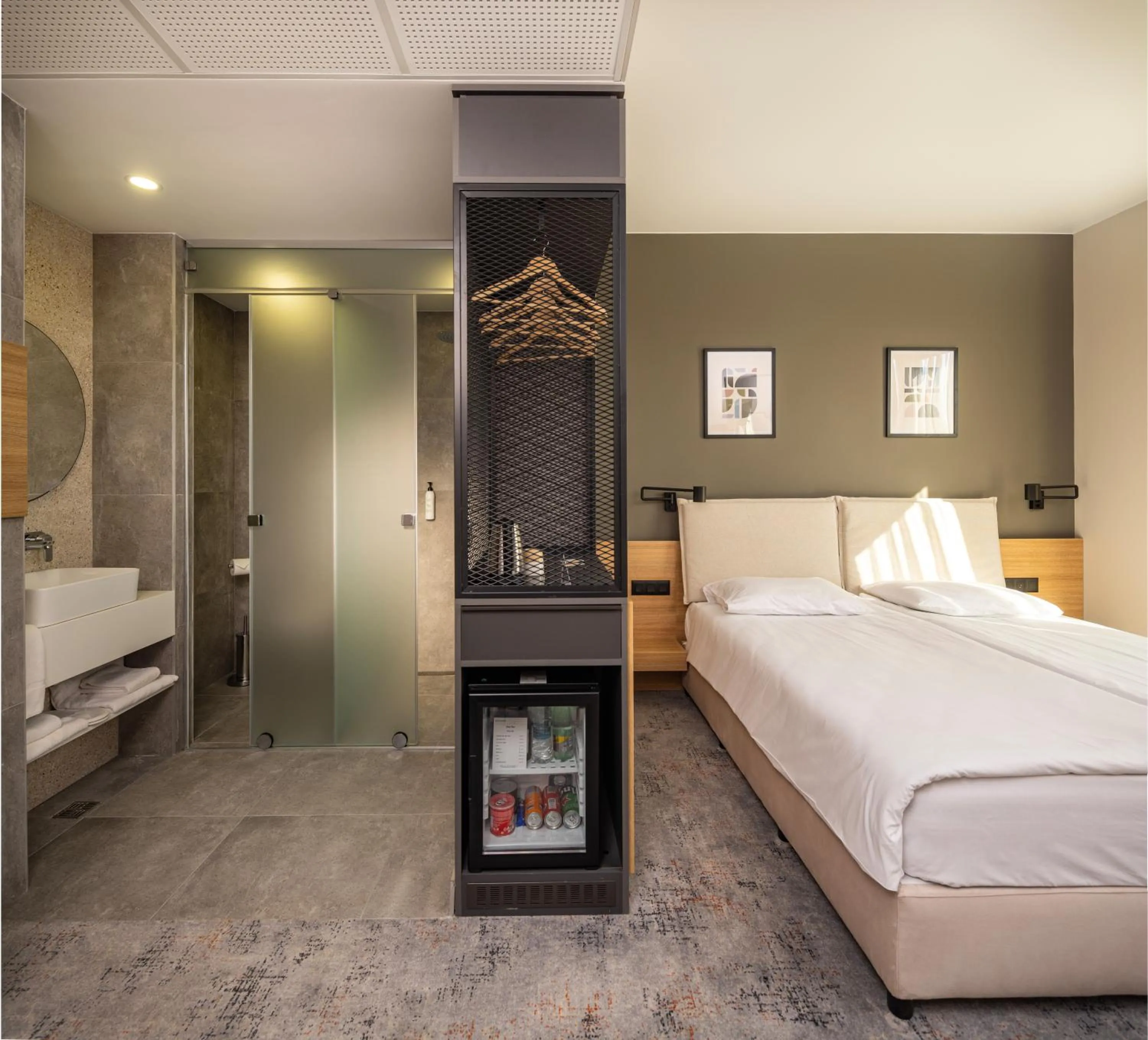 Standard Queen Room in B1 Downtown Hotel