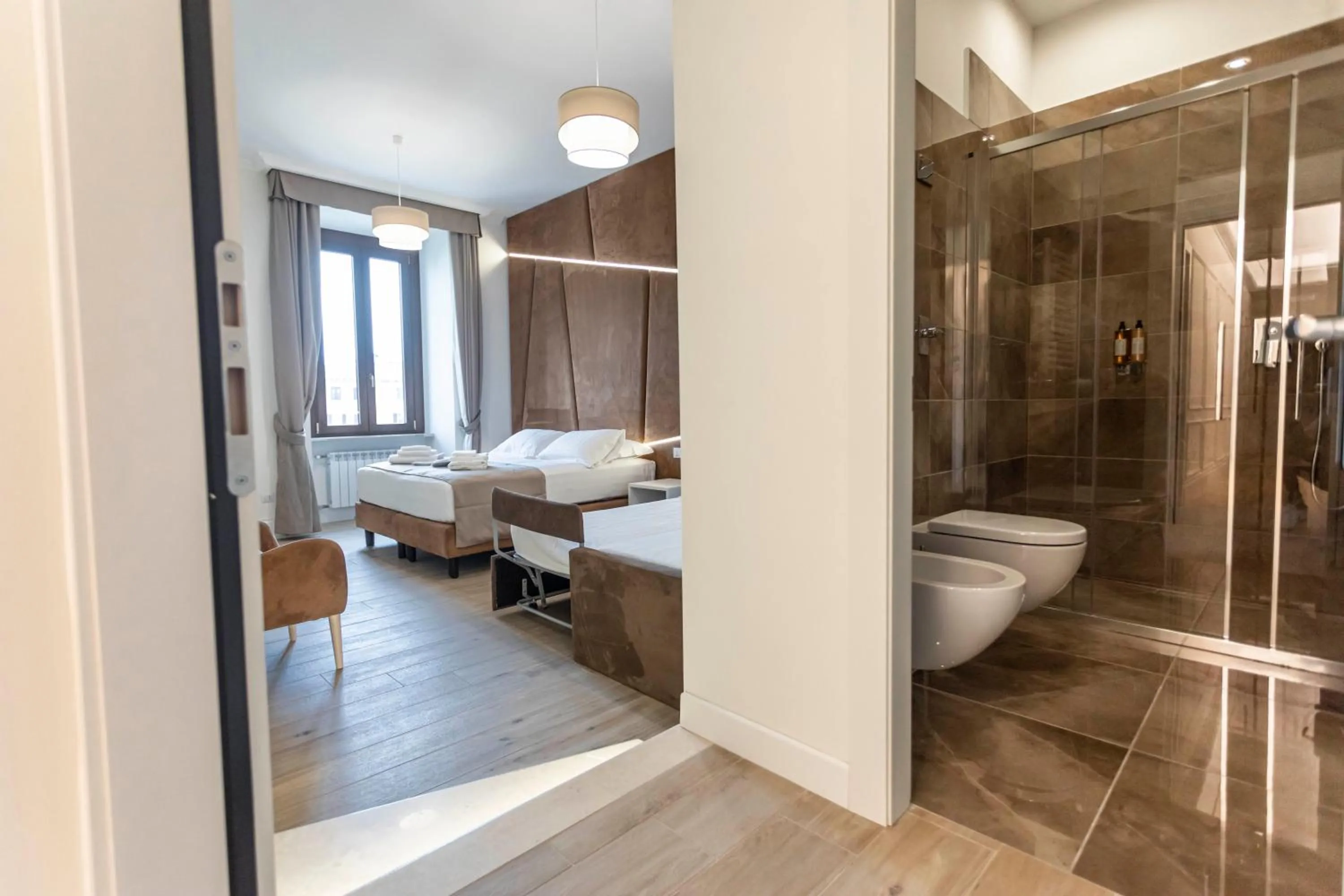 Luxury Quadruple Room in Flat 285 La Suite