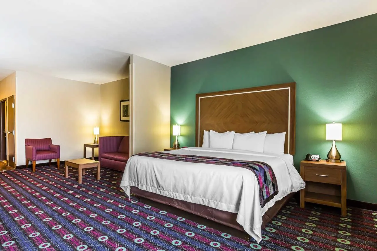 King Suite - Accessible/Non-Smoking in Comfort Inn & Suites Newcastle - Oklahoma City