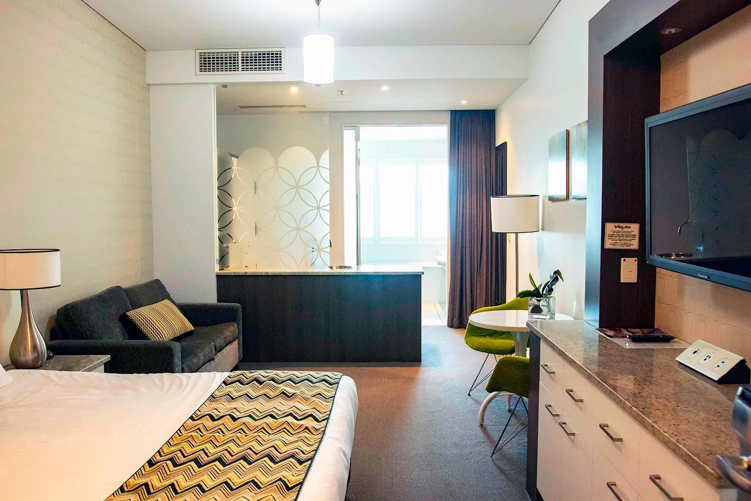 Deluxe Suite with Spa Bath in Walkers Arms Hotel