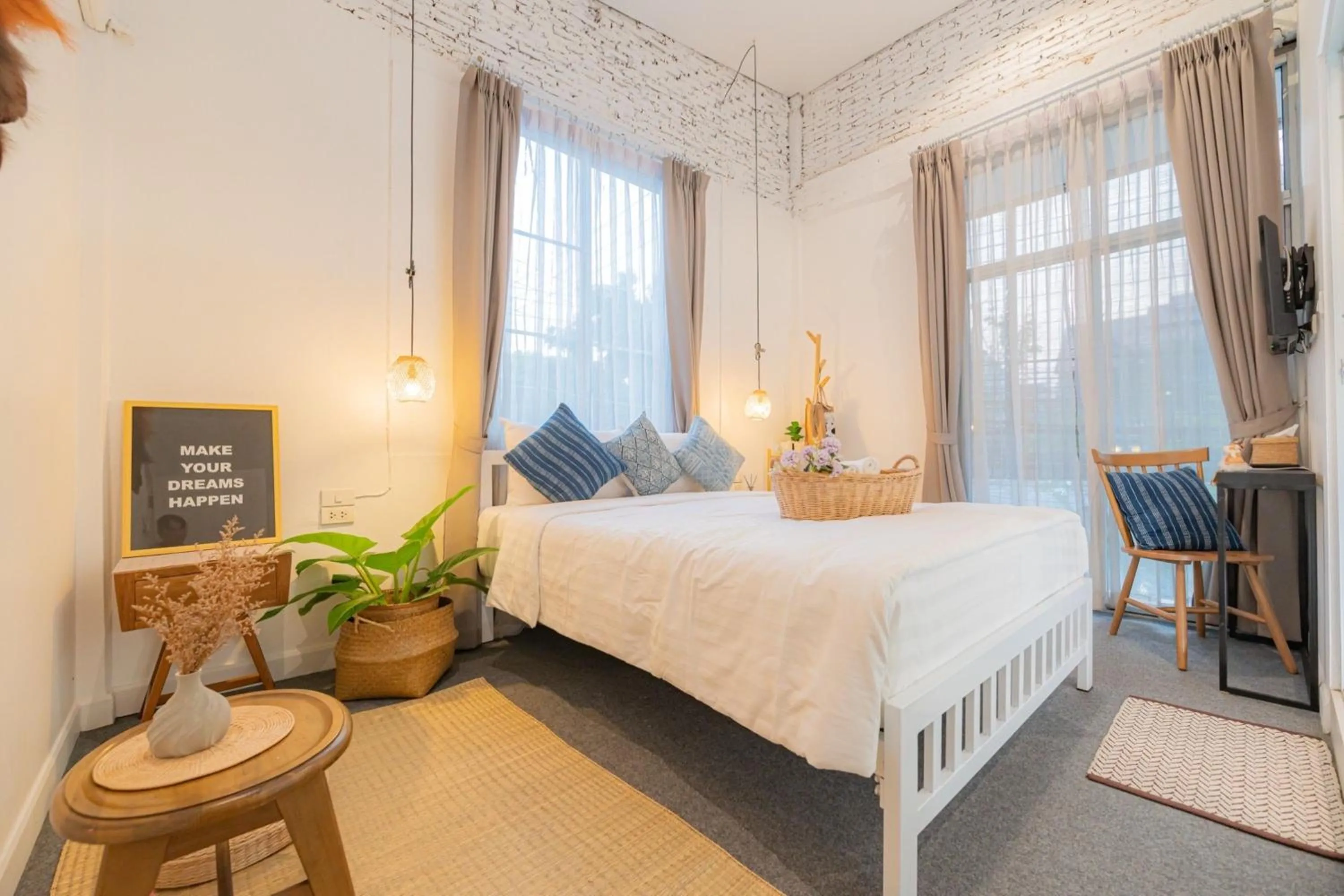 Double Room in Oon Poshtel x Cafe