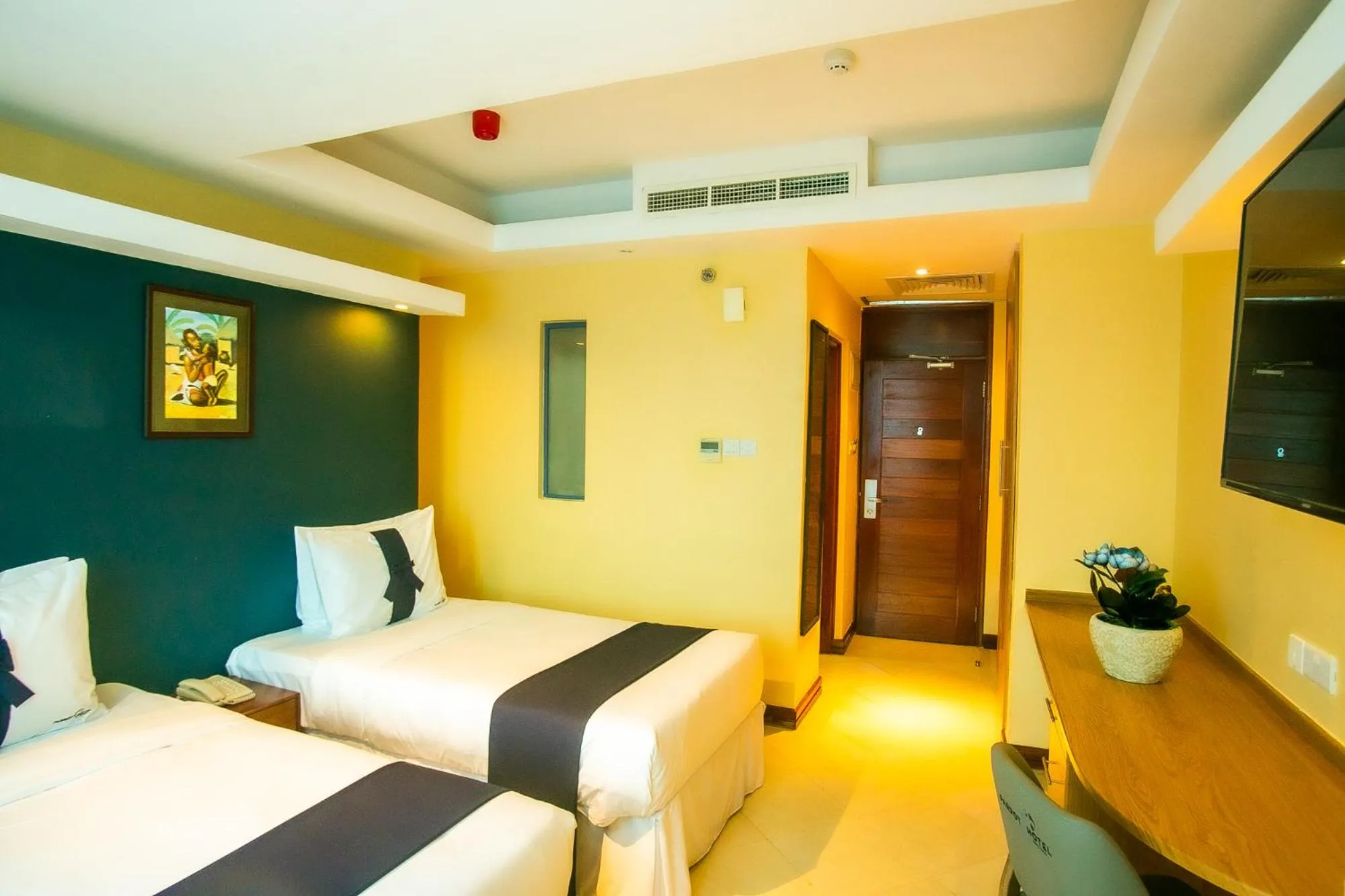 Deluxe Twin Room in Parrot Hotel Arusha