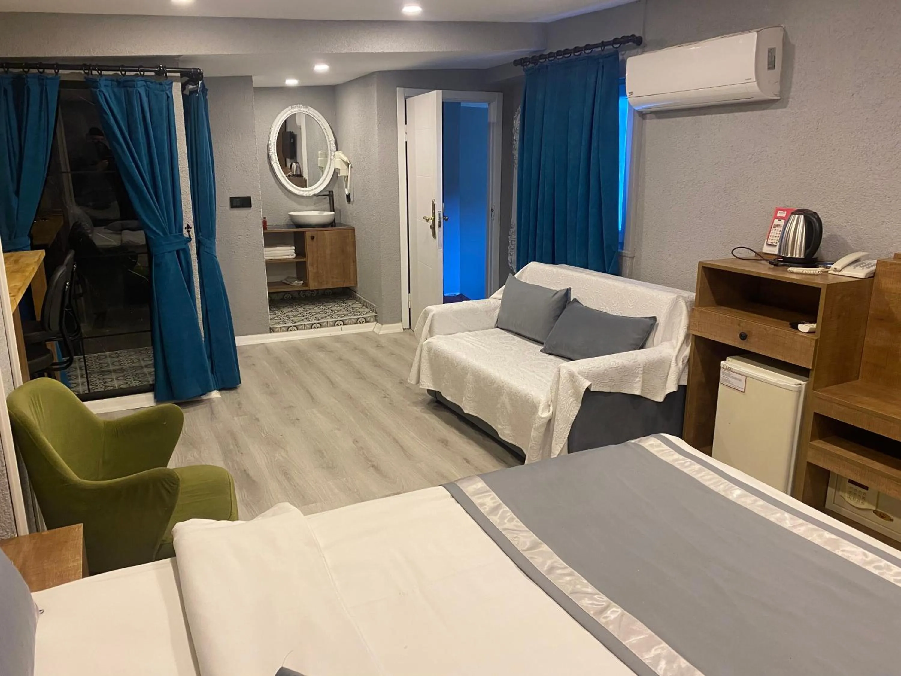 Junior Suite with Balcony in Hotel Mara İstanbul