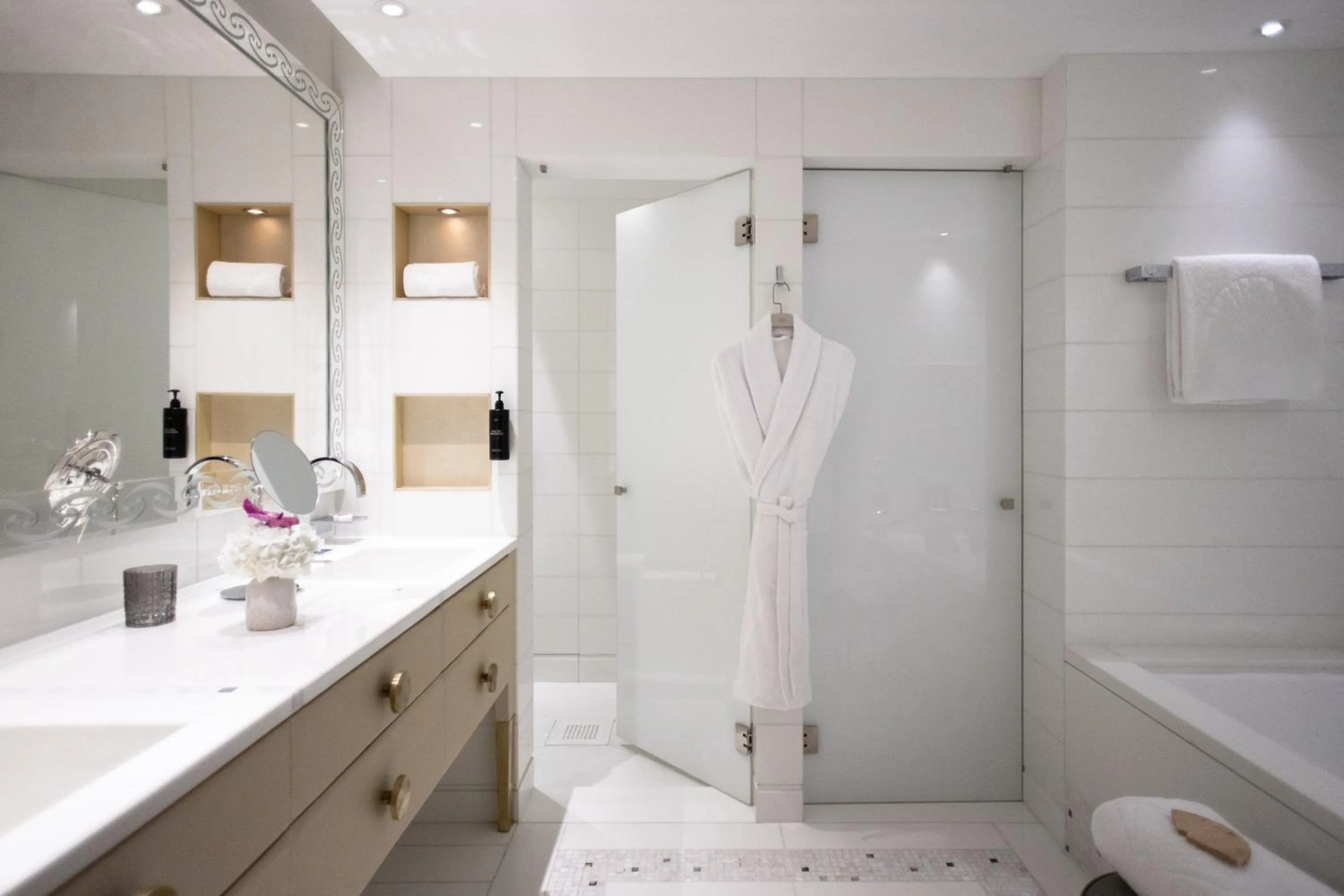 Deluxe Suite in Mandarin Oriental, Paris