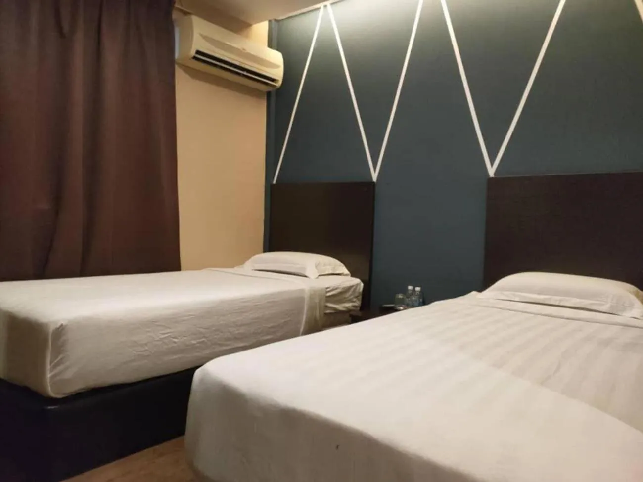 Twin Room with Private Bathroom in Sea Lion Hotel Pulau Ketam