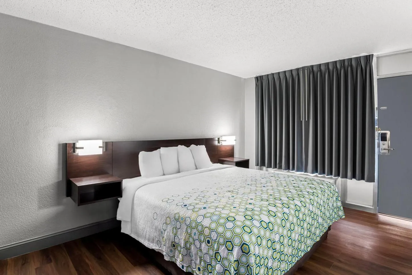 Studio King Room Non-Smoking in HomeTowne Studios by Red Roof Richmond - Airport Sandston