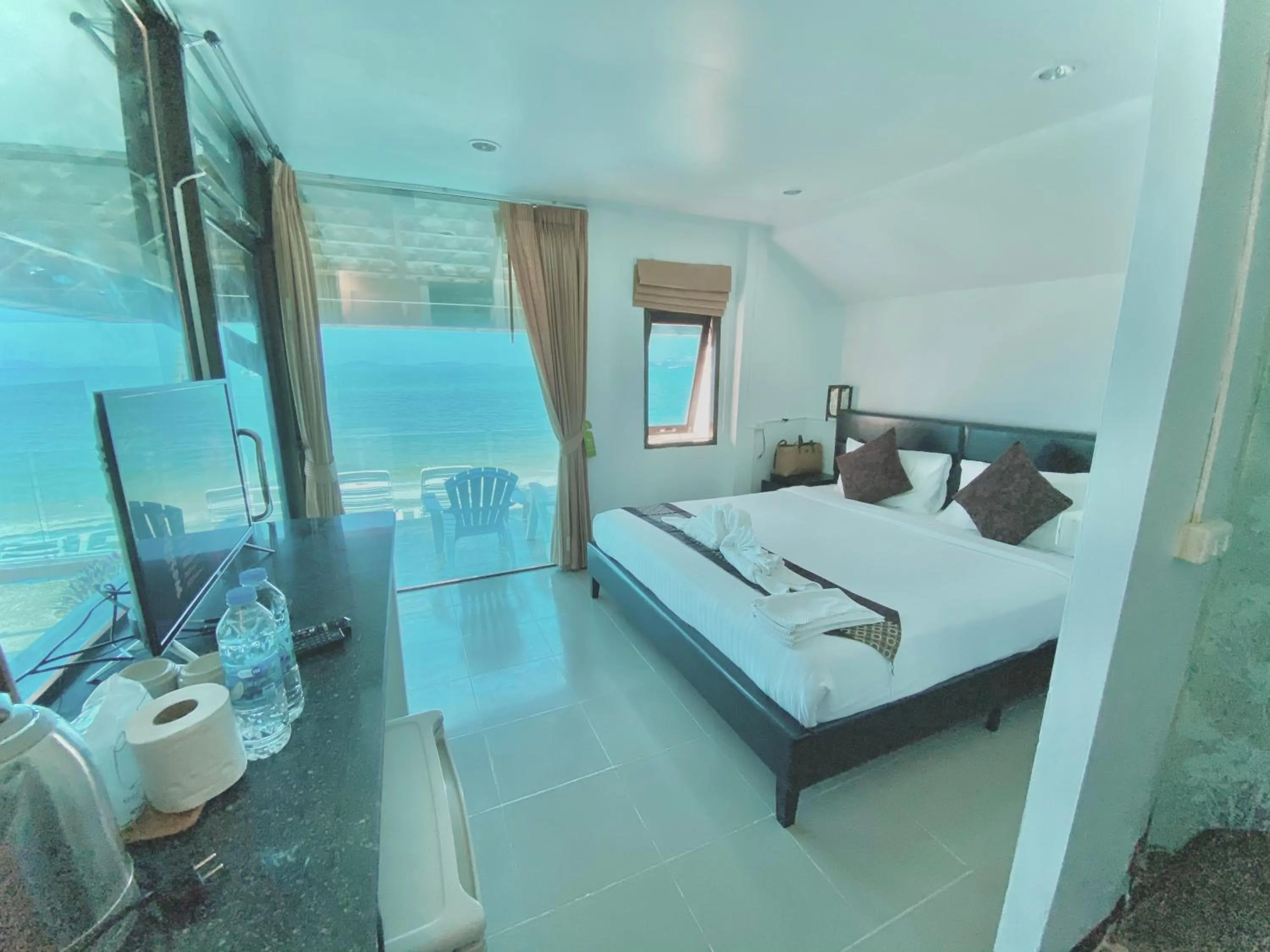 Queen Room with Sea View in The Shore Samui