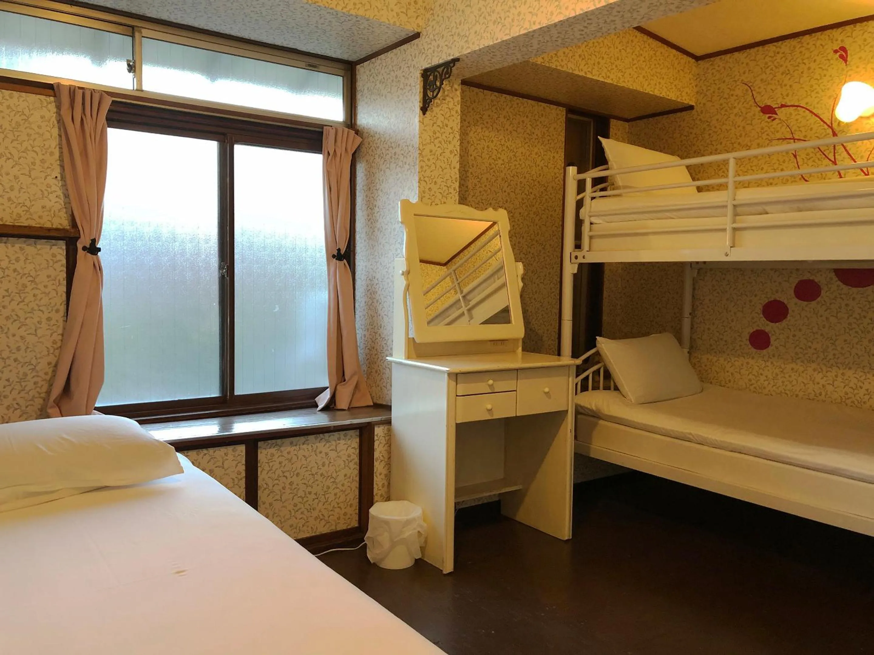 Triple Room With Private Shower in Hostel Yume-Nomad Kobe