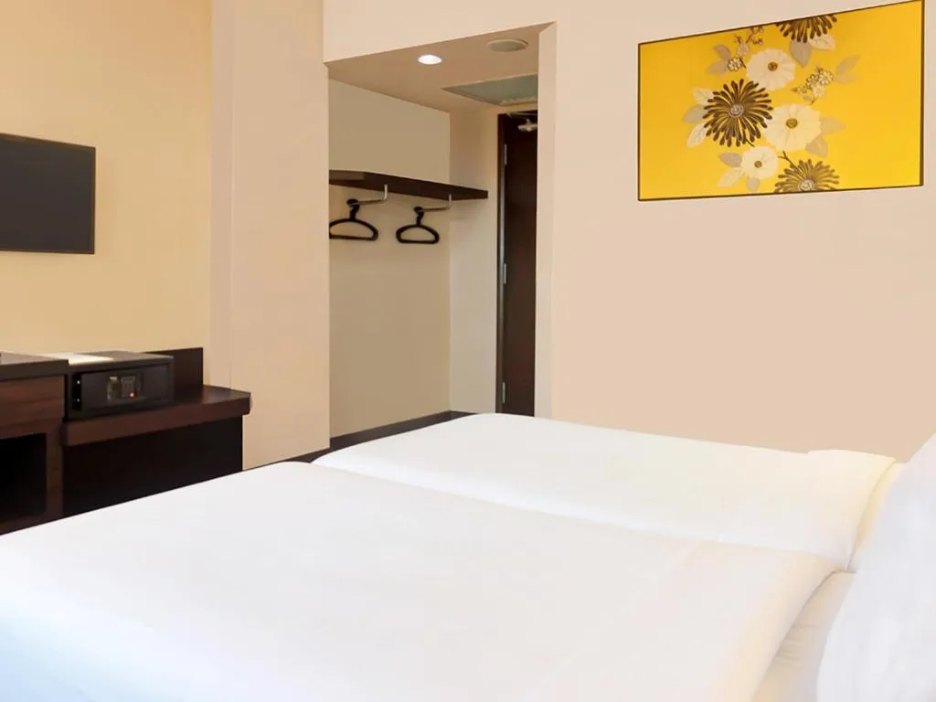 Standard Twin Room in Hotel Summer View